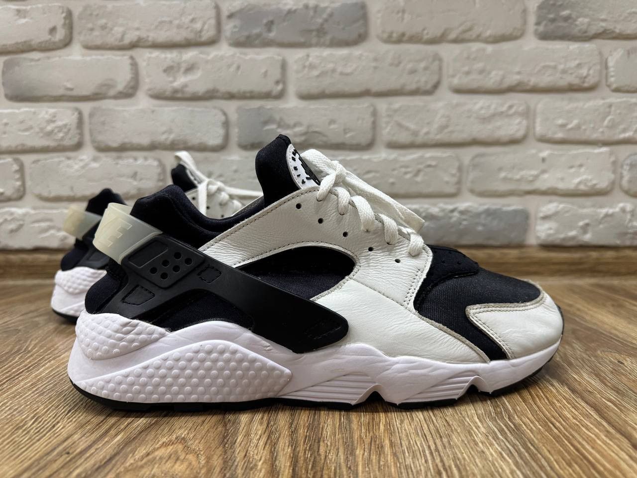 Nike Nike Air Huarache Black White Panda Size US 11 / EU 44 - 14 Thumbnail