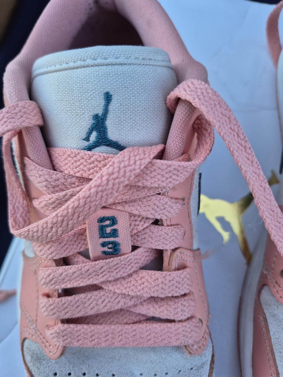 Jordan Brand Air Jordan 1 Low trainers in pink and dark teal Size 5.5 W Size US 5.5 / IT 35.5 - 6 Thumbnail