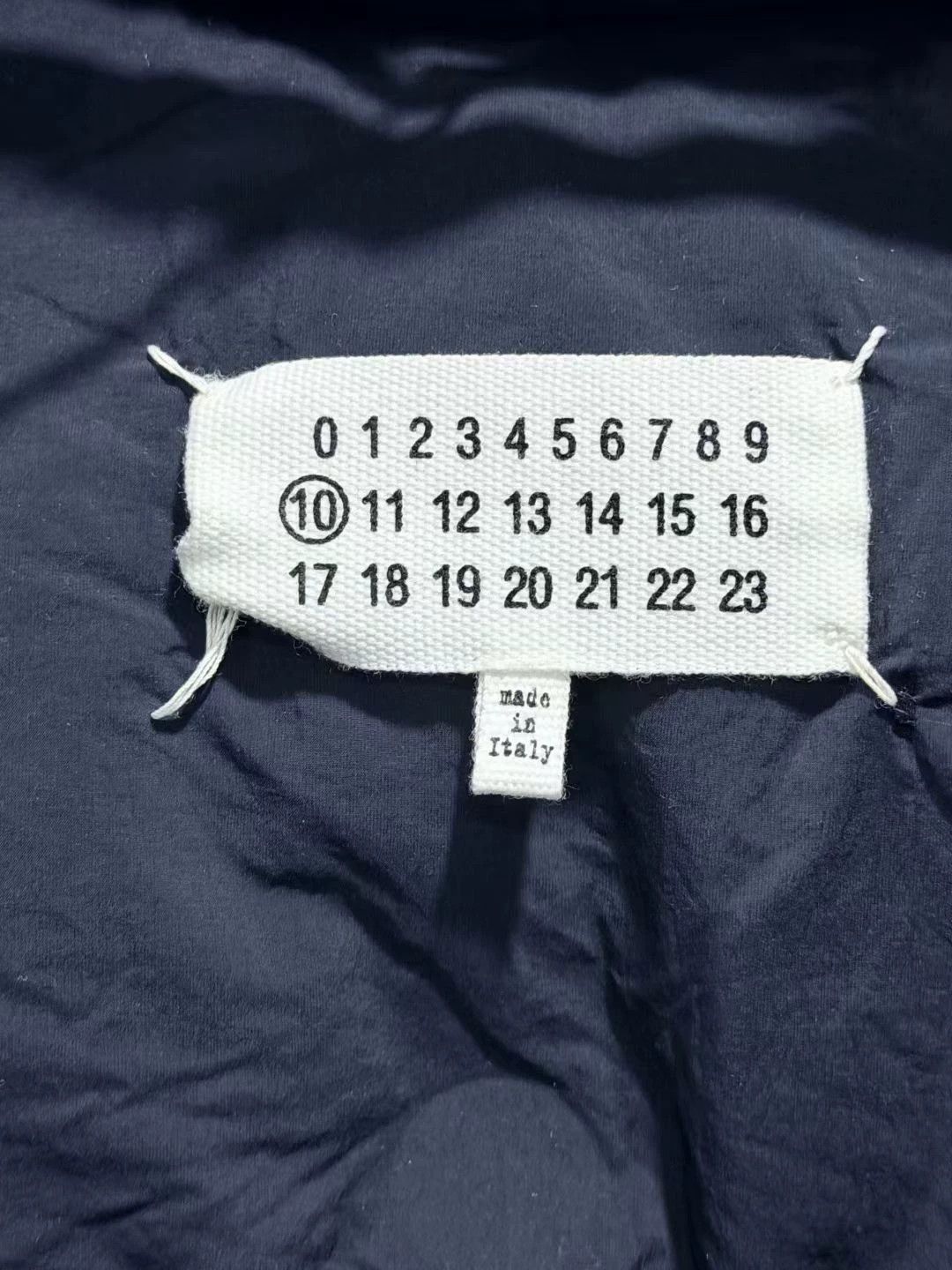 Maison Margiela Maison Margiela Navy Blue Cloud Padded Jacket, Size M / US 6-8 / IT 42-44 - 7 Thumbnail
