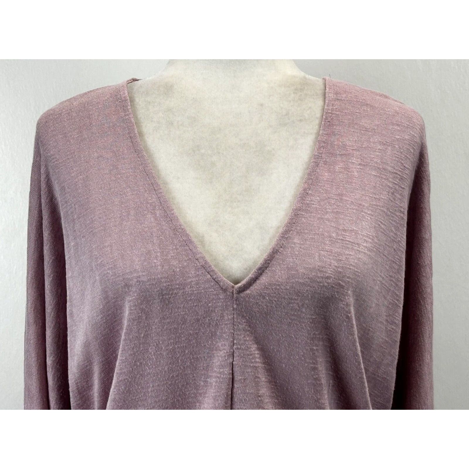 Vintage Evereve Lilac V-Neck Sweater XS Fine Knit Ruched Sleeves Womens Purple Pullover Size XS / US 0-2 / IT 36-38 - 5 Thumbnail