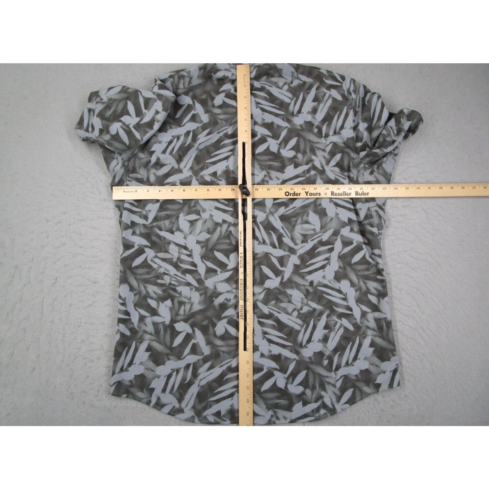 Lululemon Lululemon Shirt Mens Medium Gray Floral Tropical Button Up Short Sleeve Resort Casual Tropical Theme M Gray Floral Button-Up Mens Short Sleeve Shirt Size US M / EU 48-50 / 2 - 5 Thumbnail