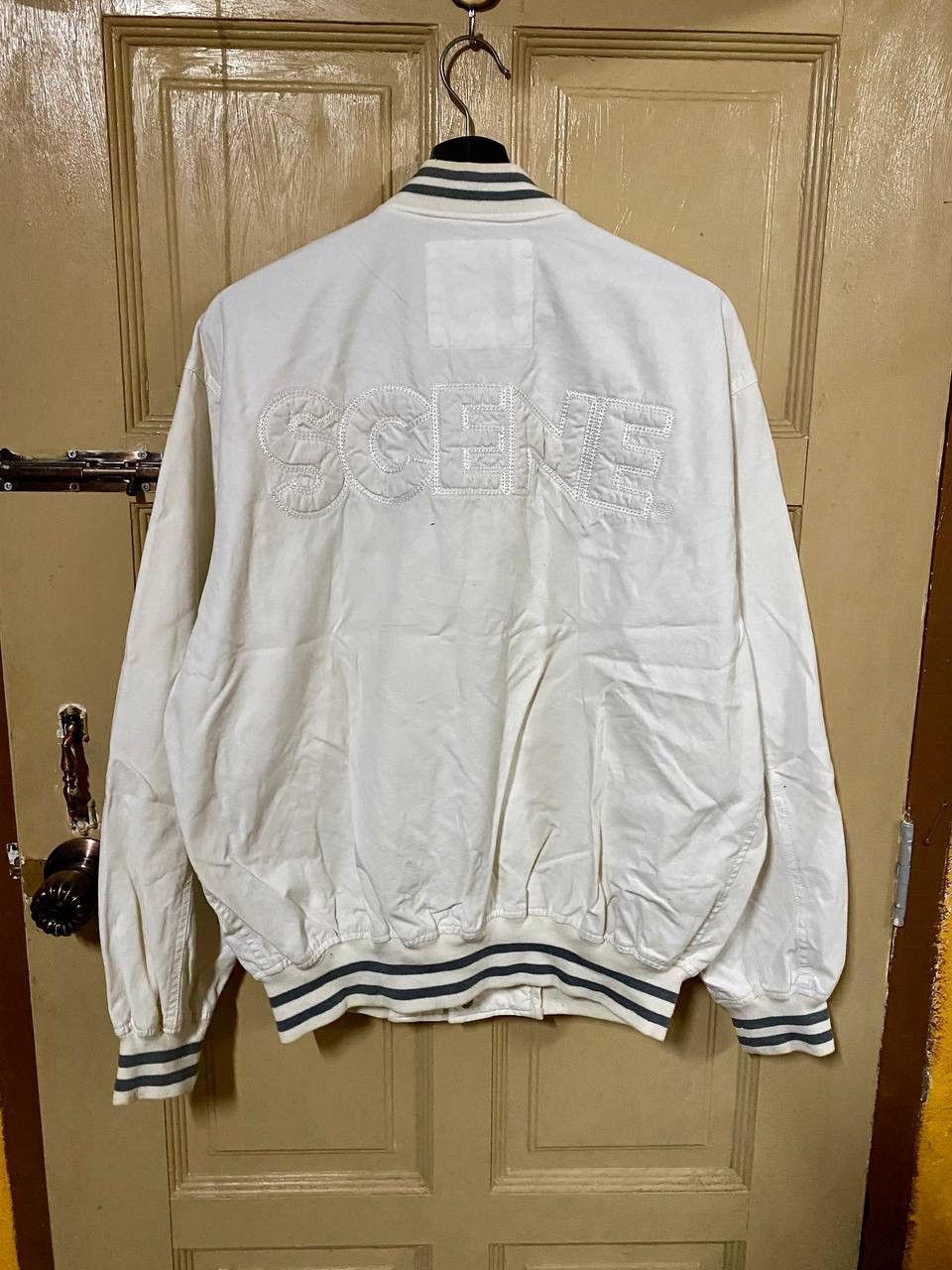 Vintage Vintage Embroidered Scene Varsity Jacket Size US L / EU 52-54 / 3 - 9 Thumbnail