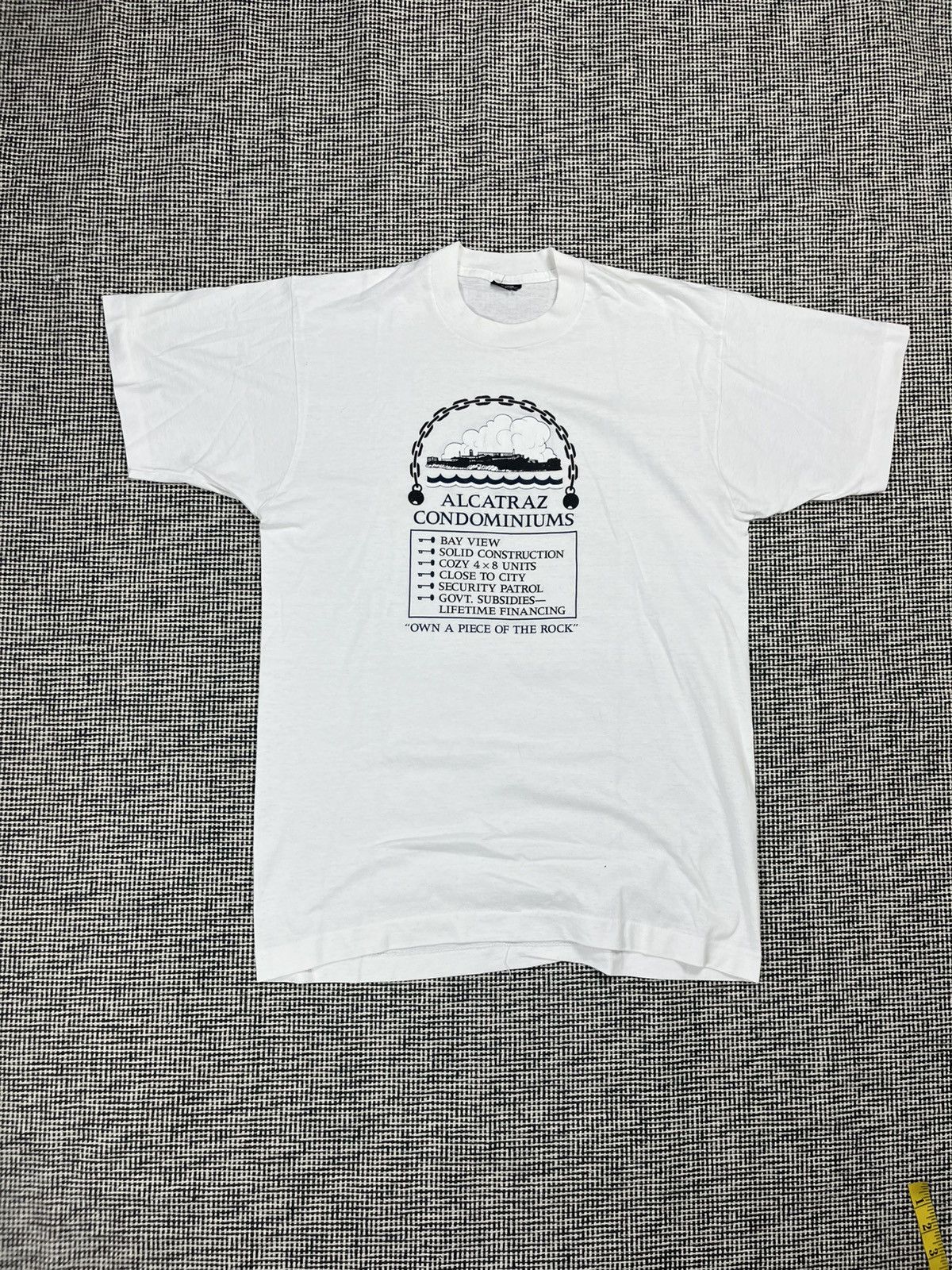 Vintage 90s vintage Alcatraz funny souvenir t-shirt humor Size US L / EU 52-54 / 3 - 1 Thumbnail
