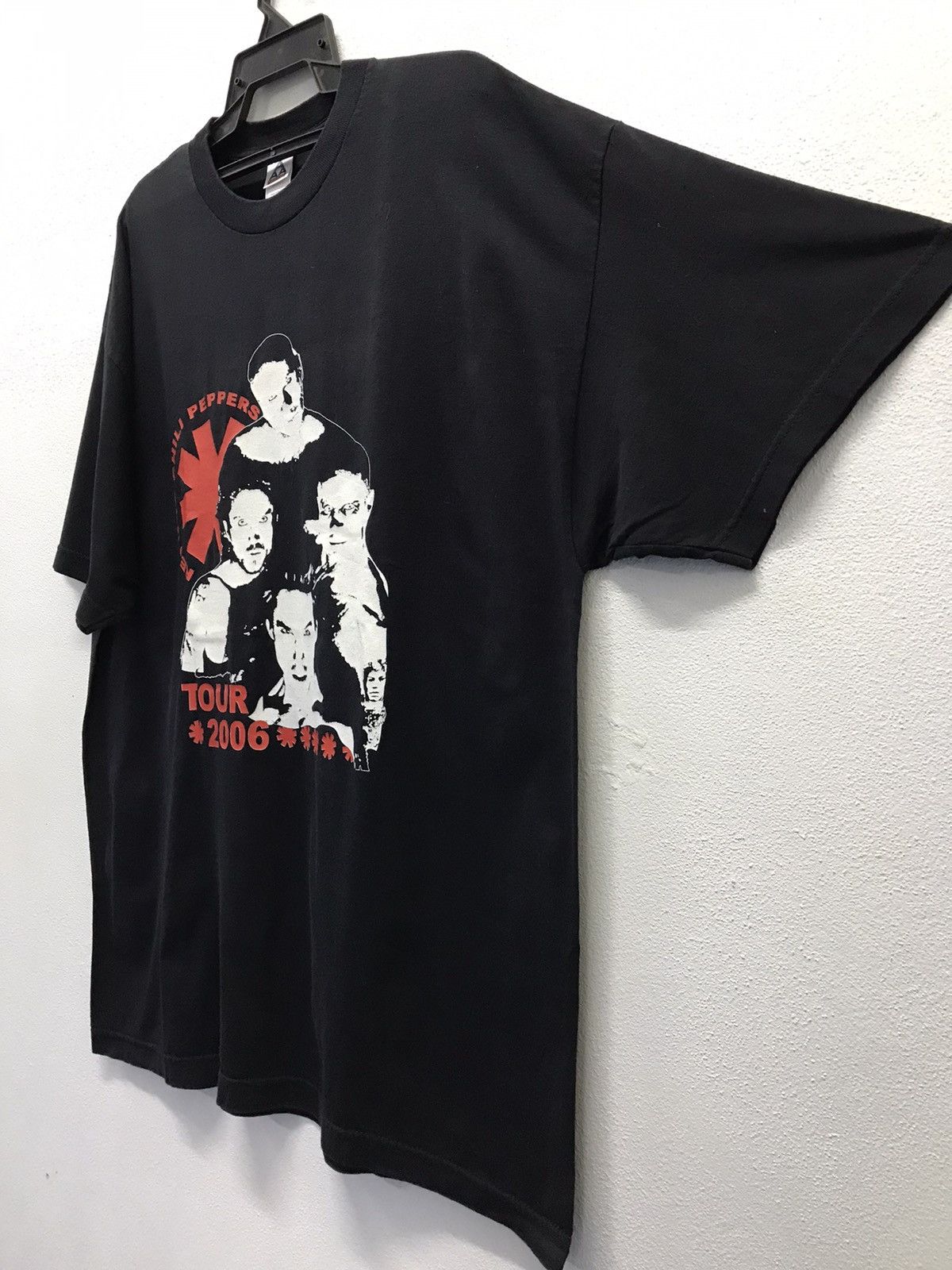 Band Tees × Vintage Vintage Red Hot Chili Peppers Tour 2006 Shirt Size US XXL / EU 58 / 5 - 5 Thumbnail