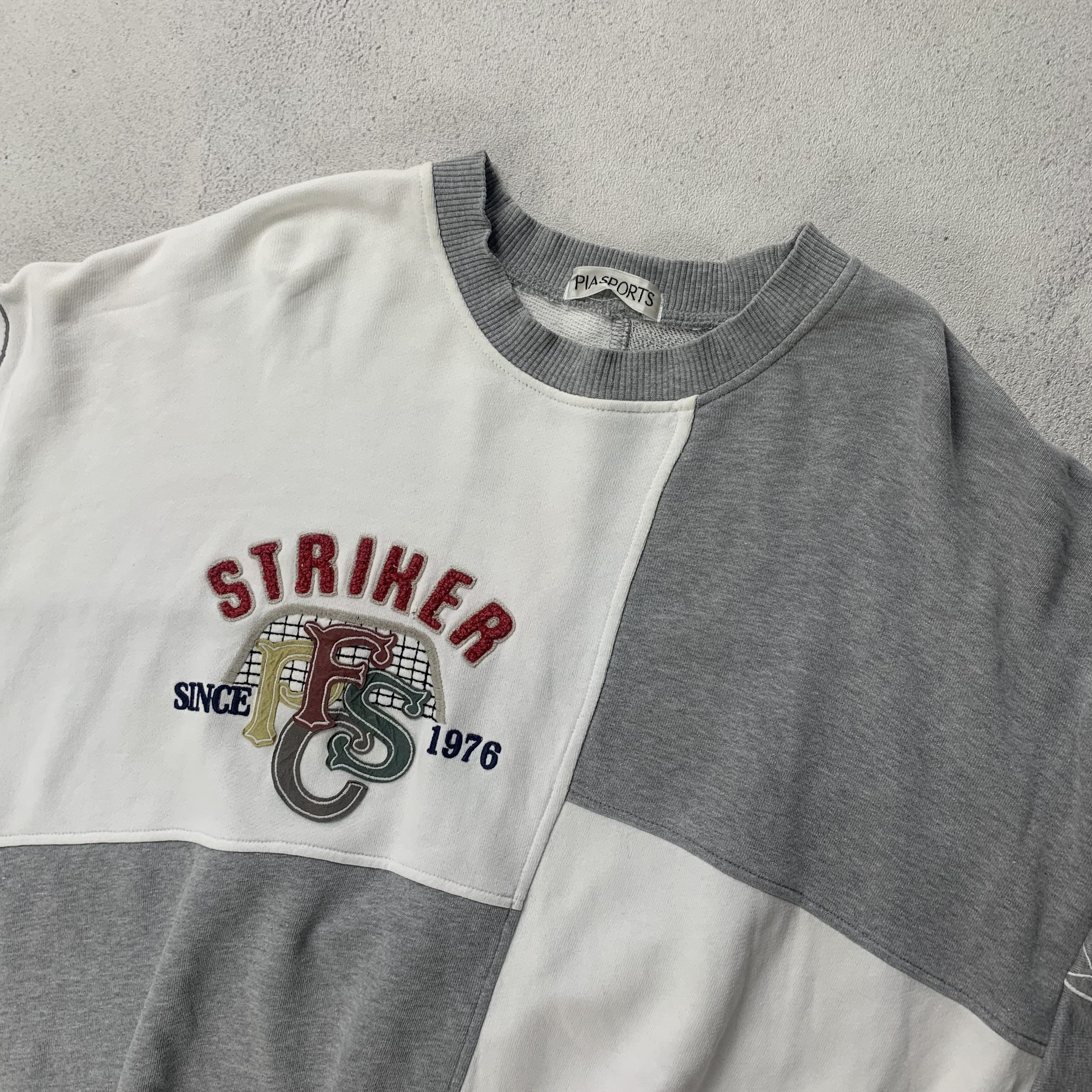 Vintage Vintage PIASPORTS Sweatshirt Crewneck Size US L / EU 52-54 / 3 - 4 Thumbnail