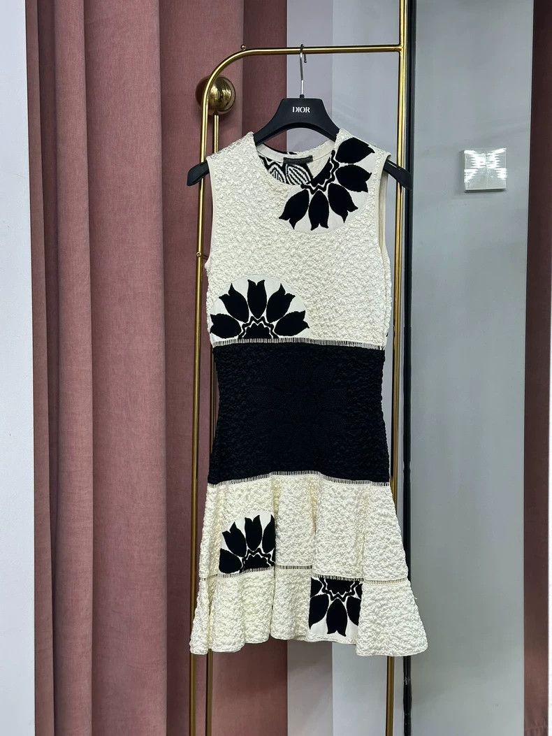 Alexander McQueen Alexander McQueen Sleeveless Knit Dress - dmc Size US S / EU 44-46 / 1 - 1 Thumbnail