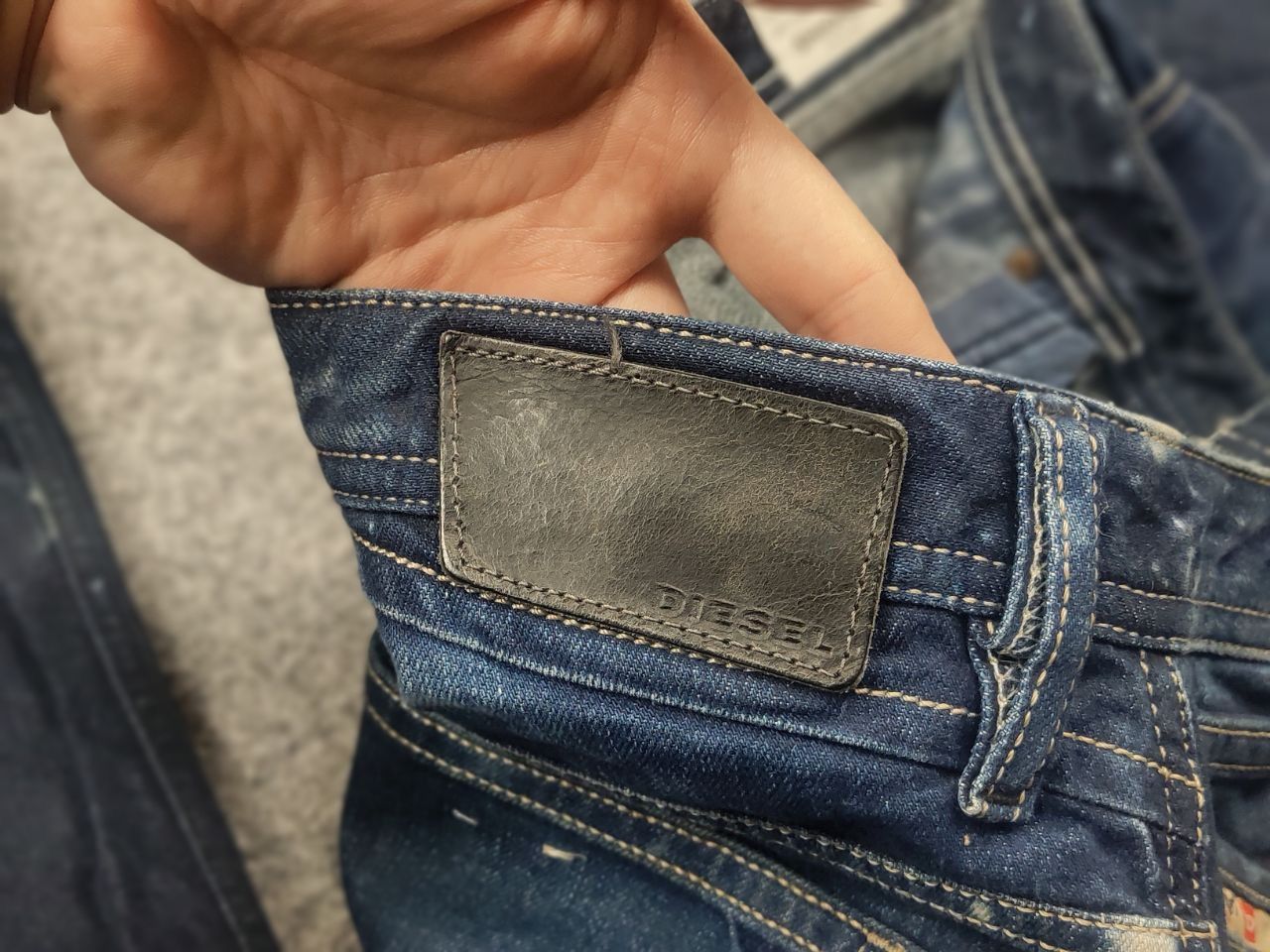 Diesel Diesel shioner Dark dyed Faded Denim Jeans Vintage Style Size US 34 / EU 50 - 17 Thumbnail