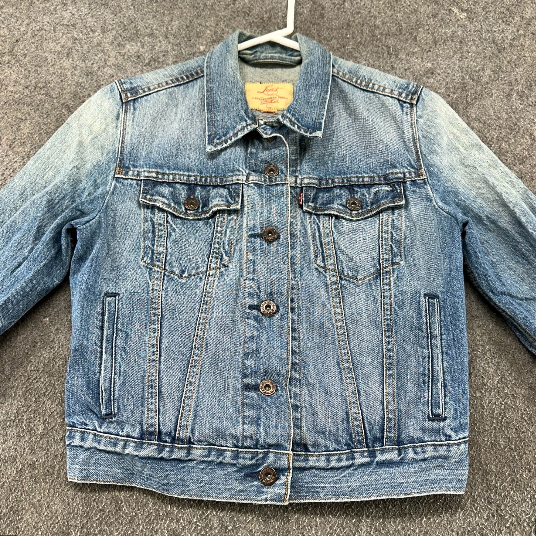 Levi's VINTAGE Levi's Trucker Jacket Womens S Blue Denim Cotton Short Sleeve Regular Fit 90s Retro Classic Vintage Jacket Women} Size 28" / US 6 / IT 42 - 3 Thumbnail