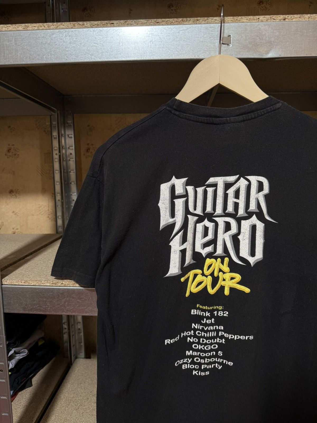 Band Tees × Vintage Vintage 2000’s Guitar Hero On Tour Retro Band Rock T-Shirt Size US XL / EU 56 / 4 - 4 Thumbnail