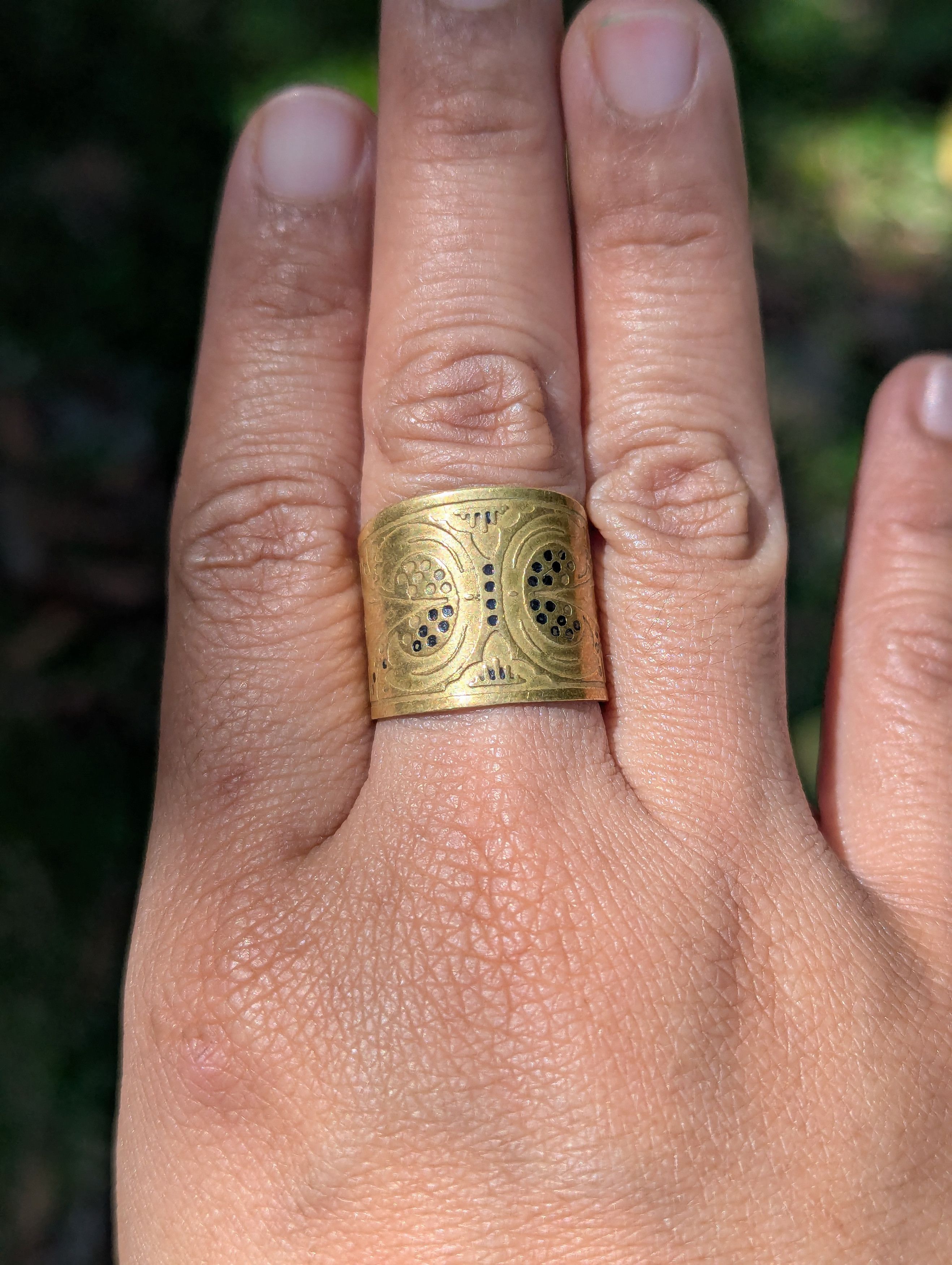 Vintage Vintage Brass Ring with Floral Engravings Size ONE SIZE - 1 Thumbnail
