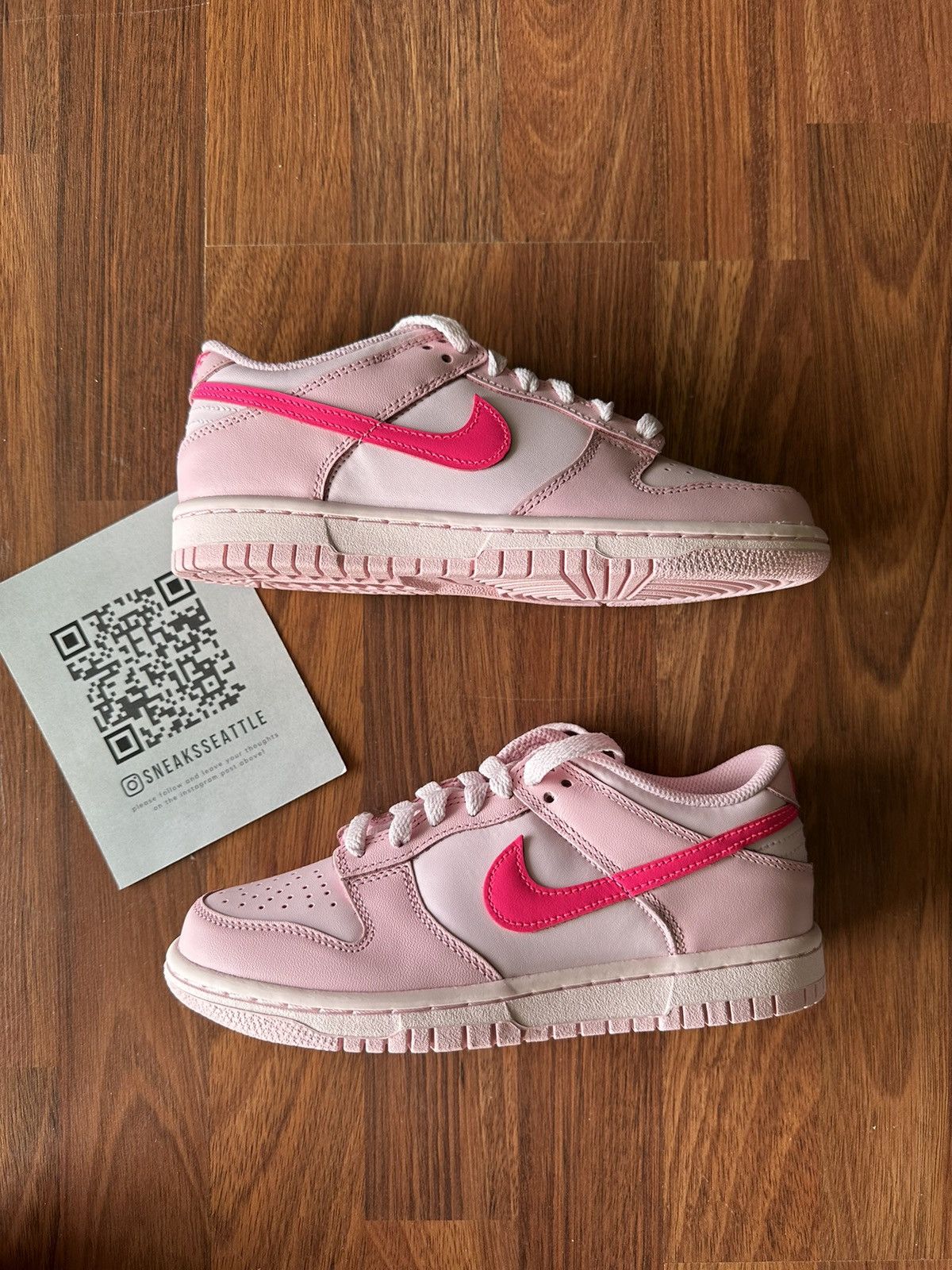 Nike Nike Dunk Low Triple Pink (GS) Size 7Y/8.5W DH9765-600 Size US 7 / EU 40 - 1 Thumbnail