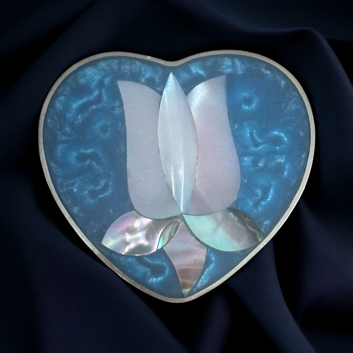 Vintage Vintage Alpaca Mexico mother of pearl tulip heart brooch Size ONE SIZE - 1 Thumbnail