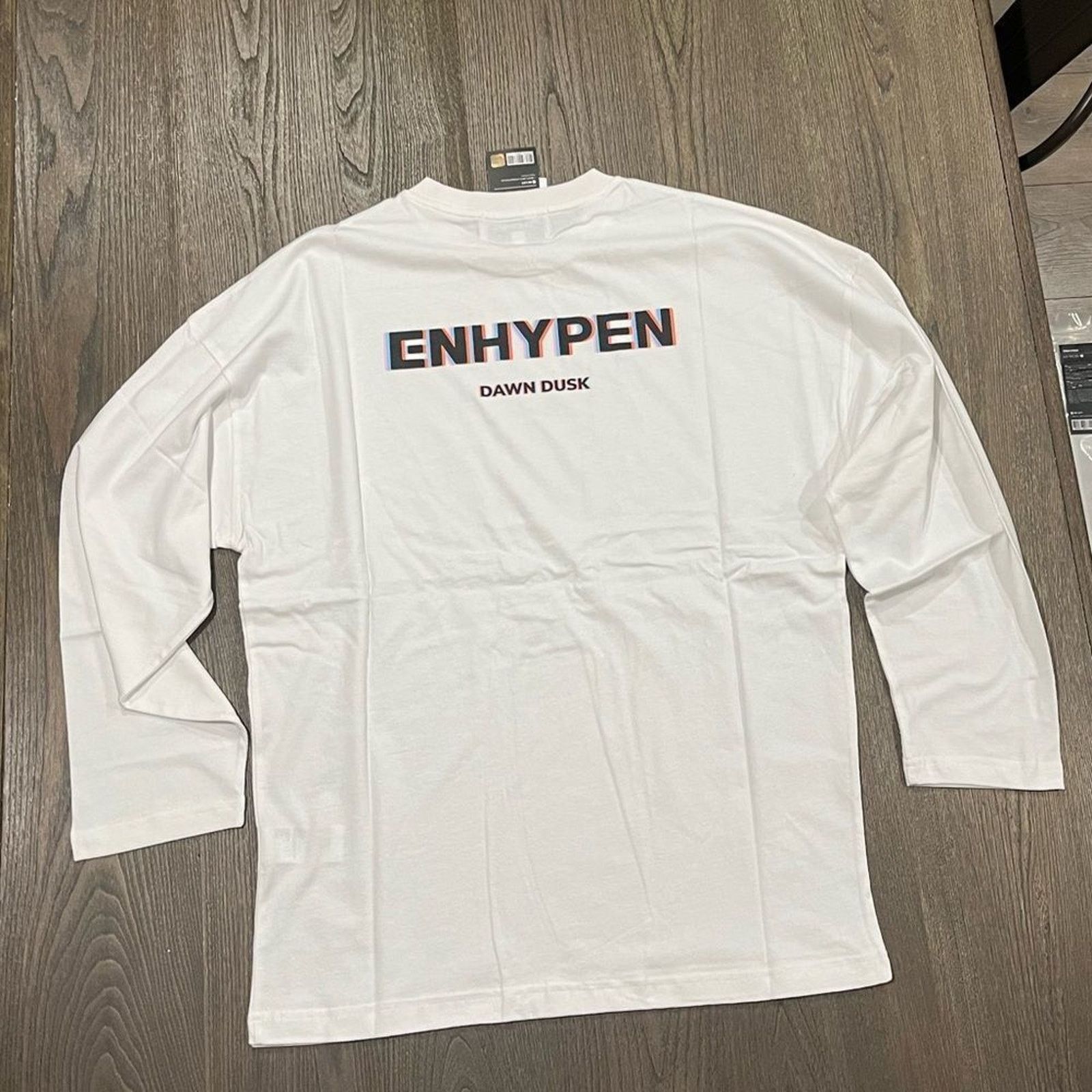 Vintage NWT Enhypen Band Dawn Dusk White Long Sleeve T-Shirt Size L Size US L / EU 52-54 / 3 - 11 Thumbnail