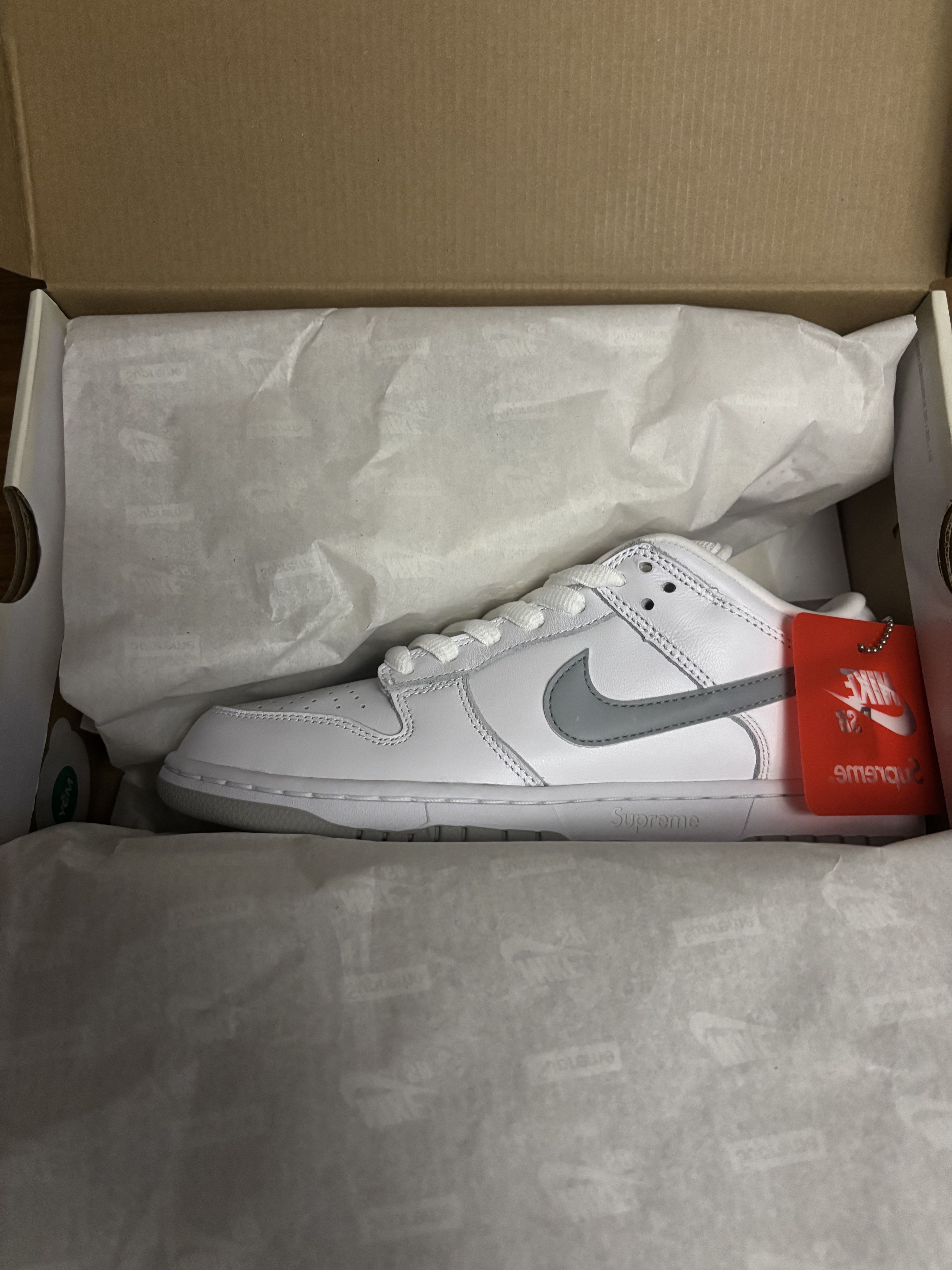 Nike × Supreme Supreme®/Nike® SB Dunk Low Size US 7.5 / EU 40-41 - 2 Thumbnail