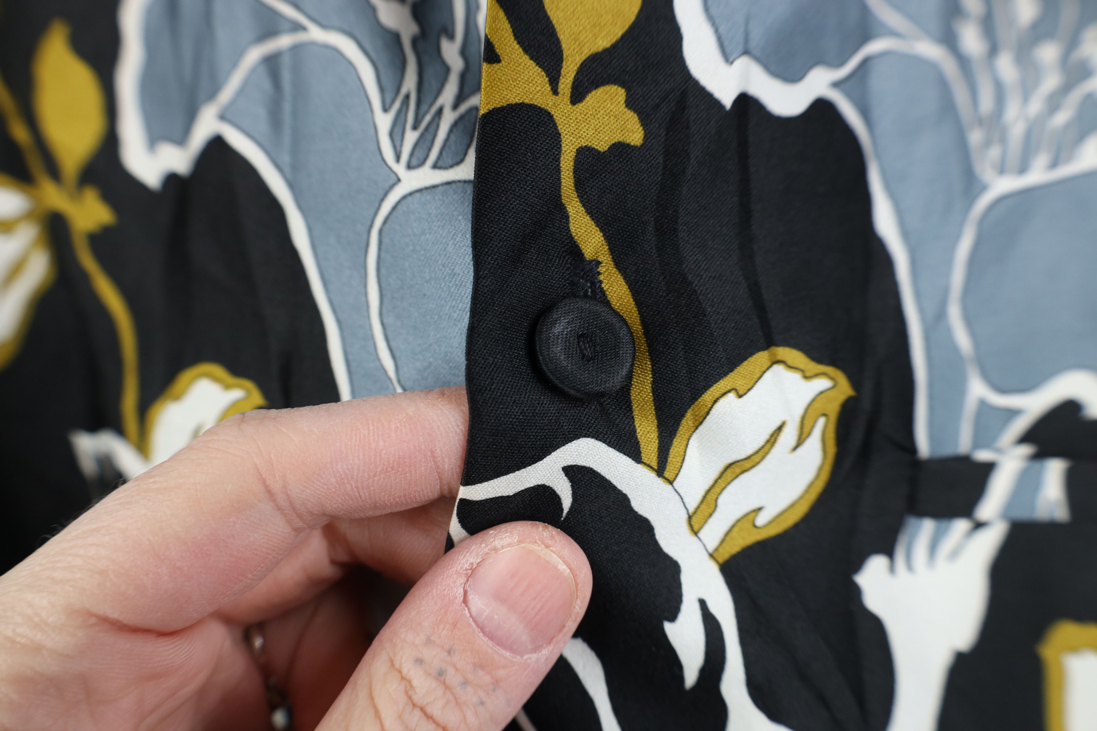 Vintage Vintage 70s Streetwear Abstract Flower Knit Button Shirt USA Size US M / EU 48-50 / 2 - 10 Thumbnail
