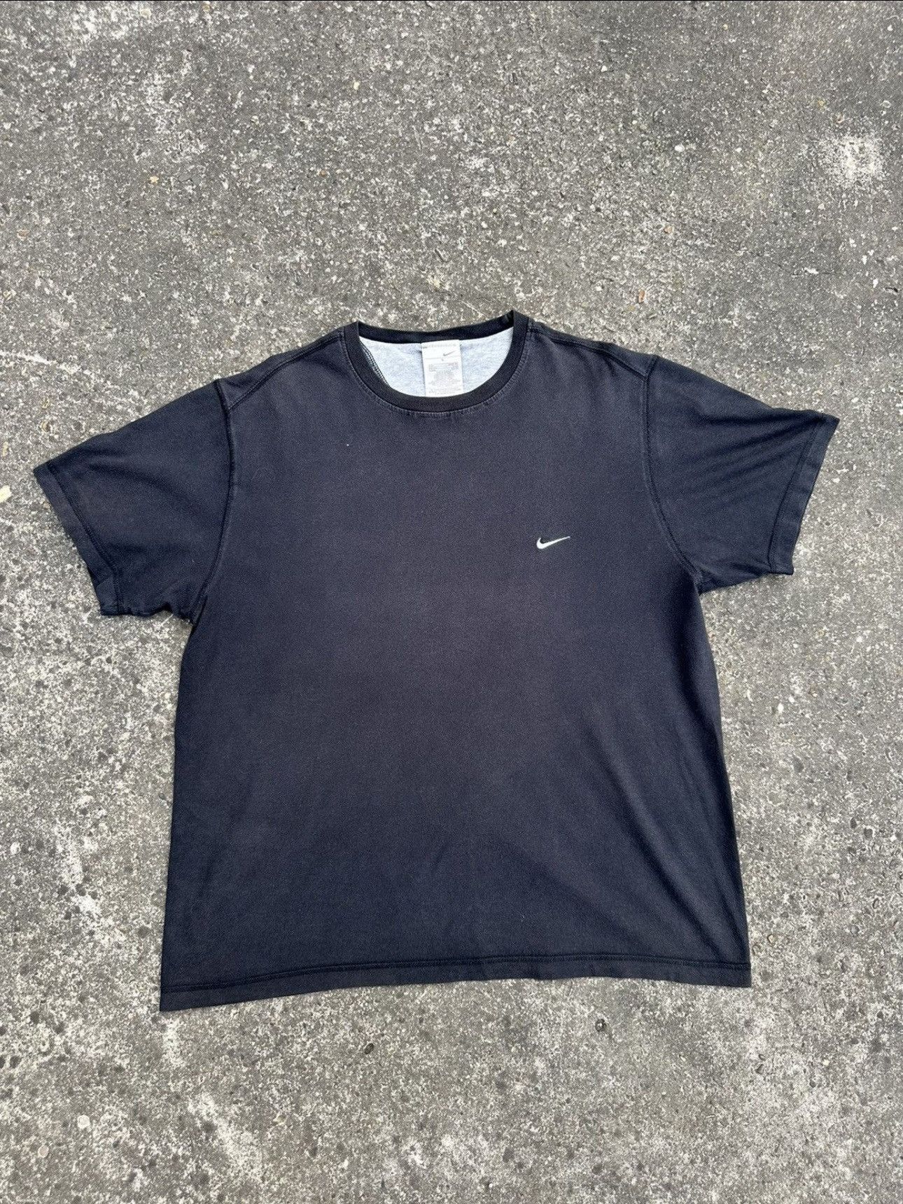Nike Vintage Nike T-shirt Faded Swoosh Logo White Size US L / EU 52-54 / 3 - 1 Thumbnail