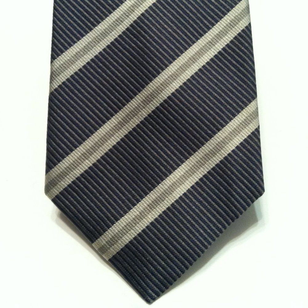 Neiman Marcus NEIMAN MARCUS MENS NEW GRAY SILK TIE WIDTH: 3 3/8" Size ONE SIZE - 1 Thumbnail