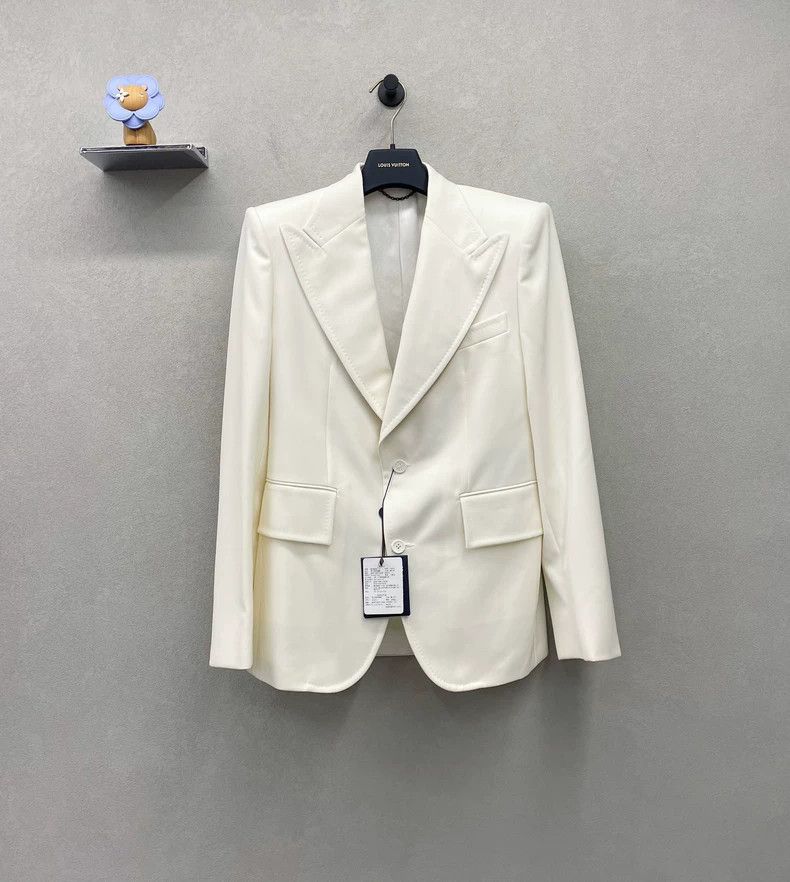 Louis Vuitton Louis Vuitton Beige apricot suits Size 48R - 1 Thumbnail