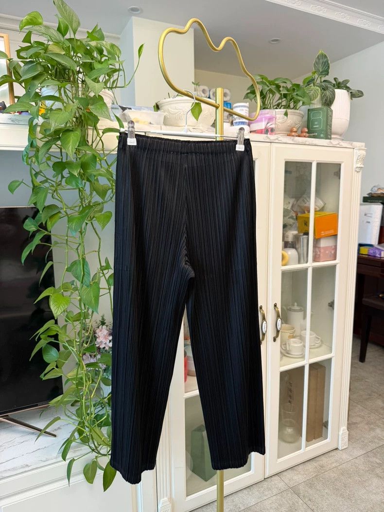 Issey Miyake Issey Miyake size:2 Black pleated trousers Size 31" - 7 Thumbnail
