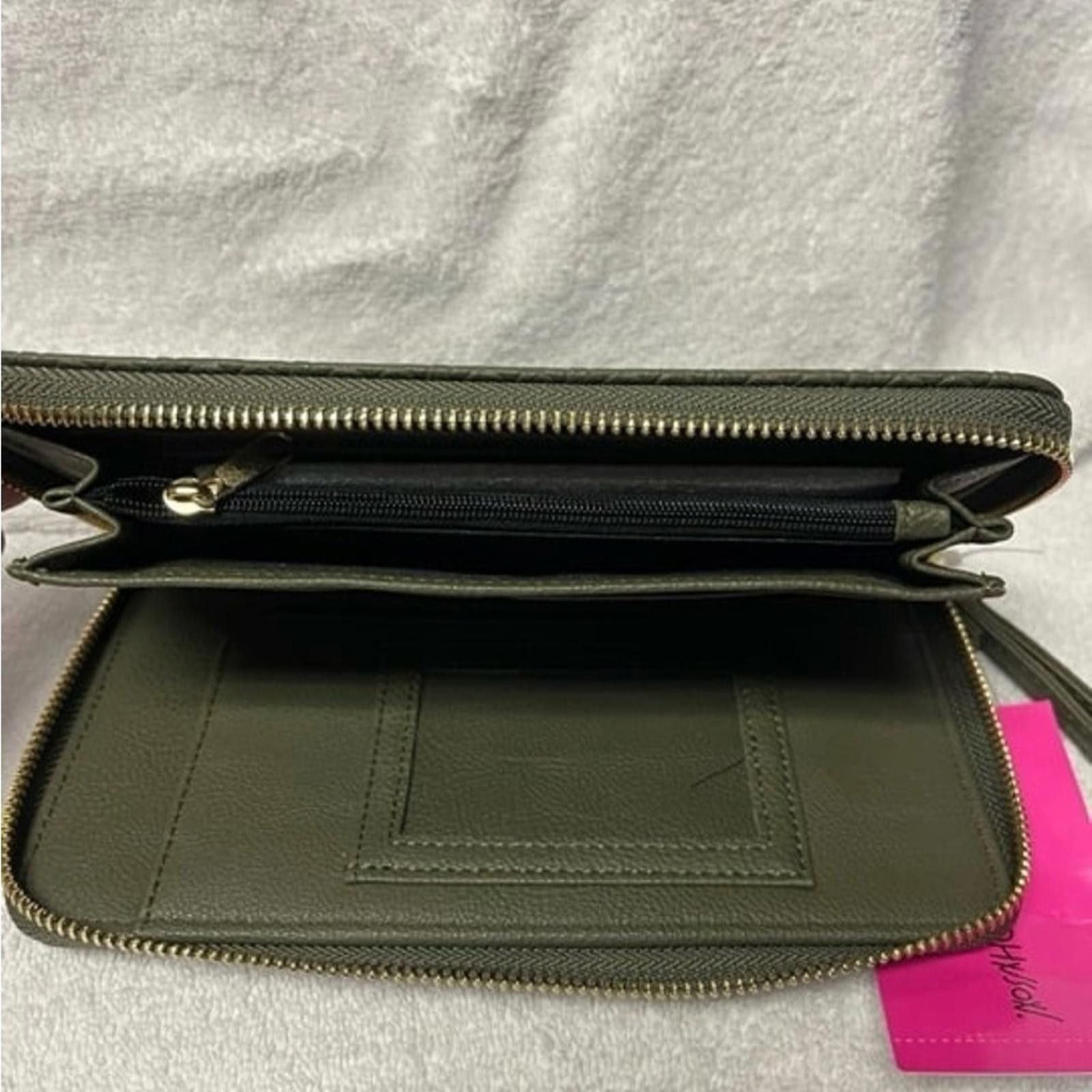 Betsey Johnson Betsey Johnson Skull Embossed Army Green Zip Wallet NWT Size ONE SIZE - 4 Thumbnail