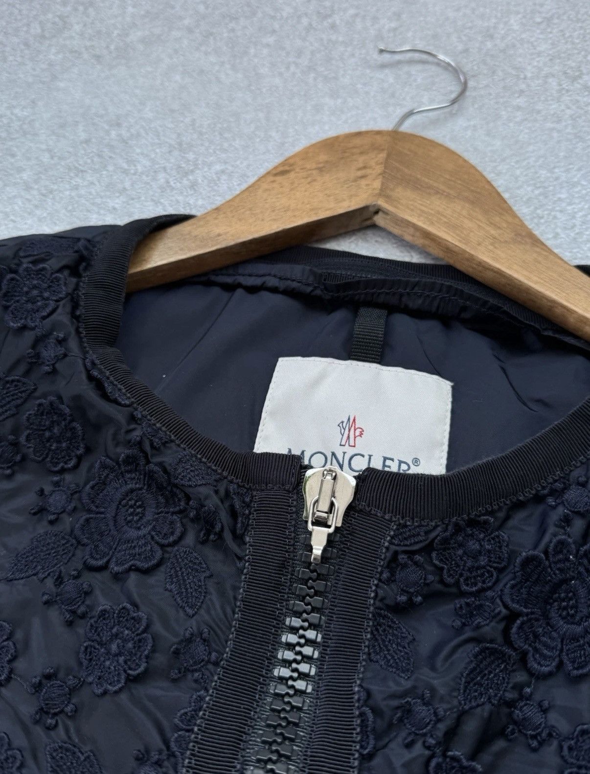Moncler Women's MONCLER Dedonette Floral Navy Nylon Bomber Jacket Size M / US 6-8 / IT 42-44 - 4 Thumbnail