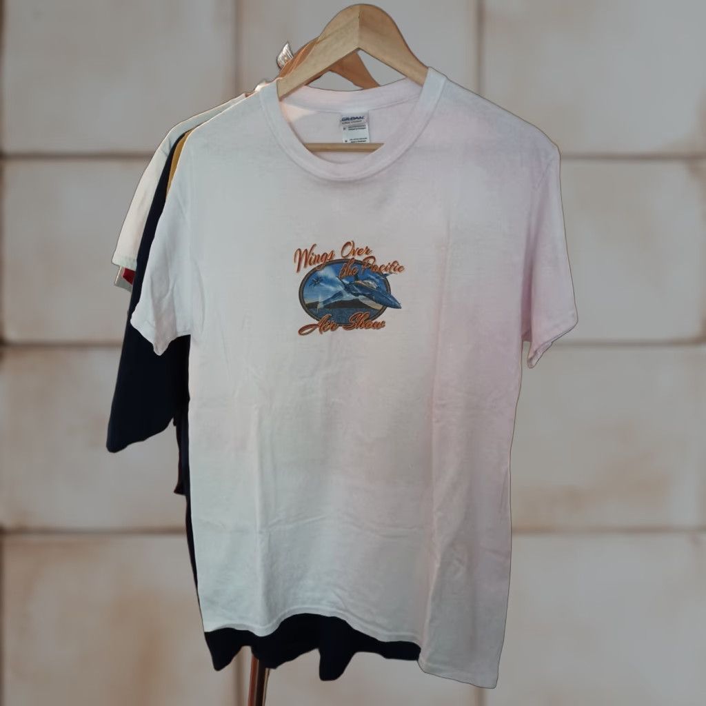 Gildan VINTAGE Airplane Wings Over Pacific Air Show Hawaii Pearl Harbor Tee M White Jets Mens T-Shirt Size US M / EU 48-50 / 2 - 1 Thumbnail