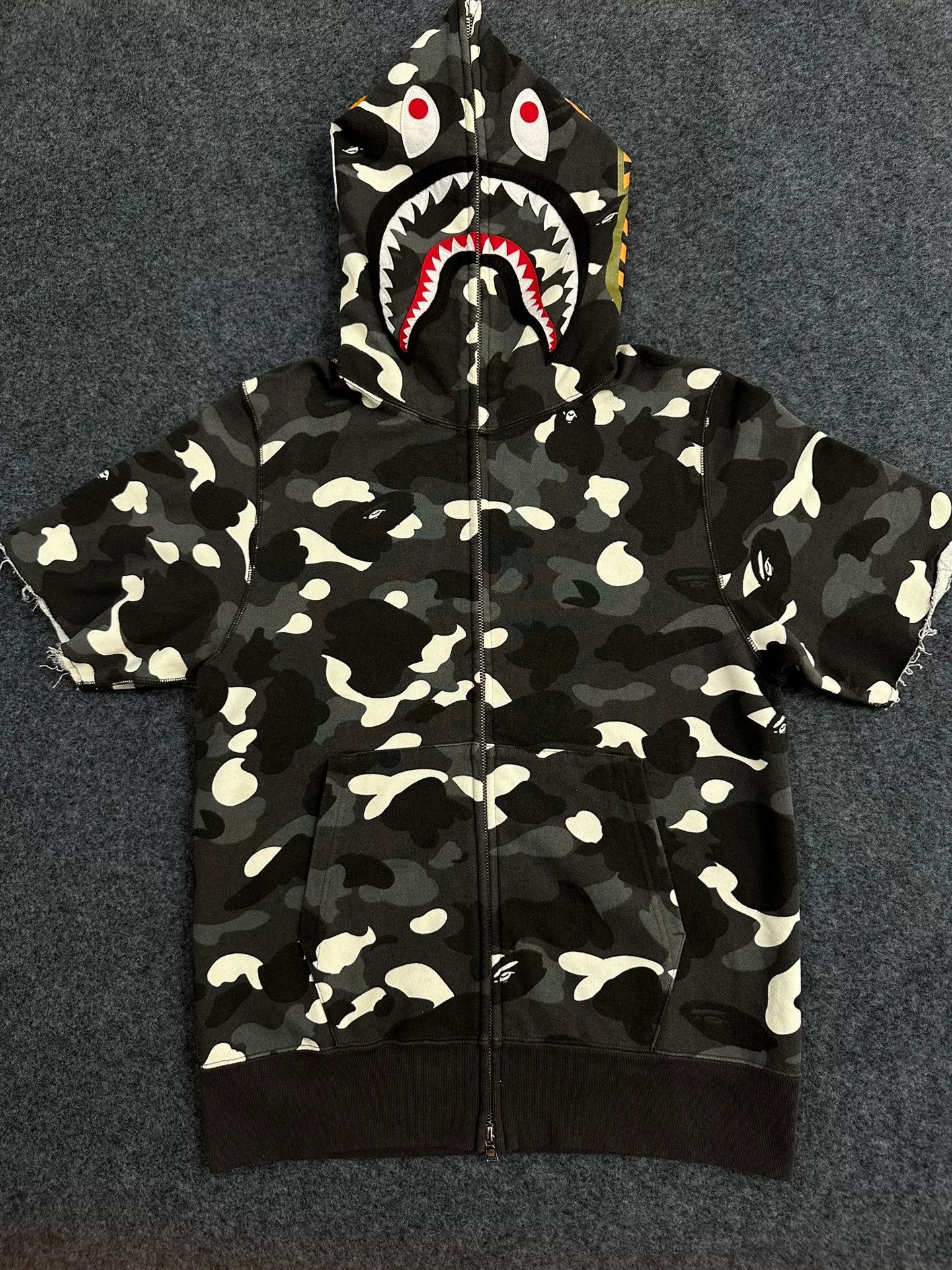 Bape Bape Multi Shark Sweatshirt Pullover Size US M / EU 48-50 / 2 - 1 Thumbnail