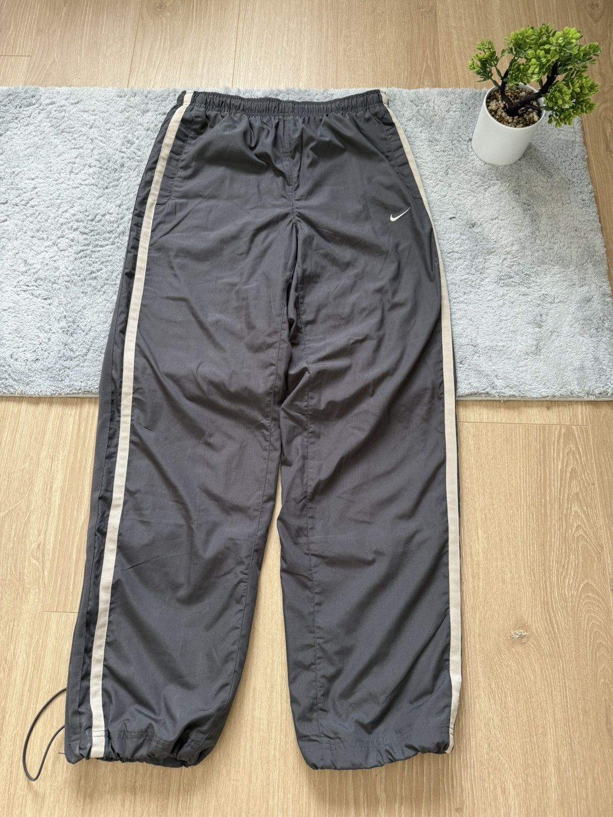 Nike Vintage Nike Track Pants Y2K Drill Baggy Sweatpants Size US 34 / EU 50 - 1 Thumbnail