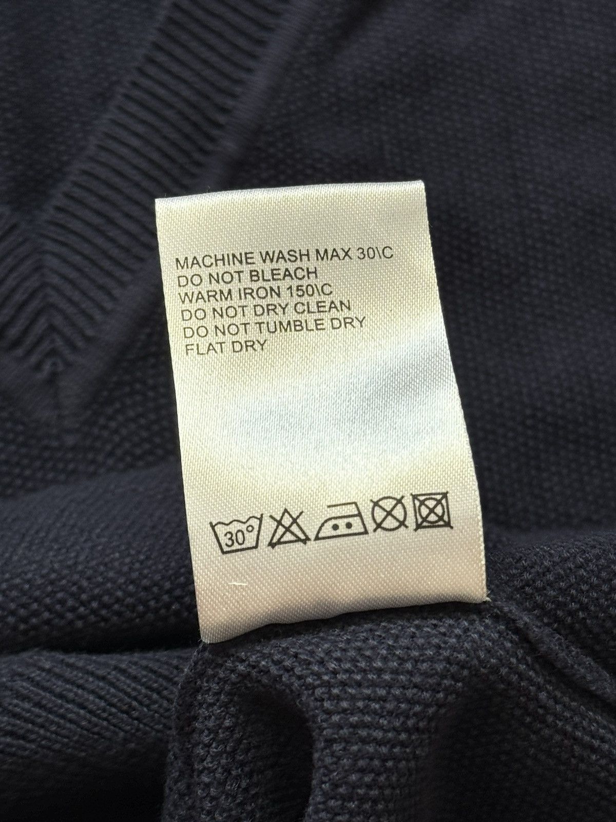 Sergio Tacchini × Vintage Sergio Tacchini M vintage v-neck knitwear vest sweater 00s Size US M / EU 48-50 / 2 - 8 Thumbnail