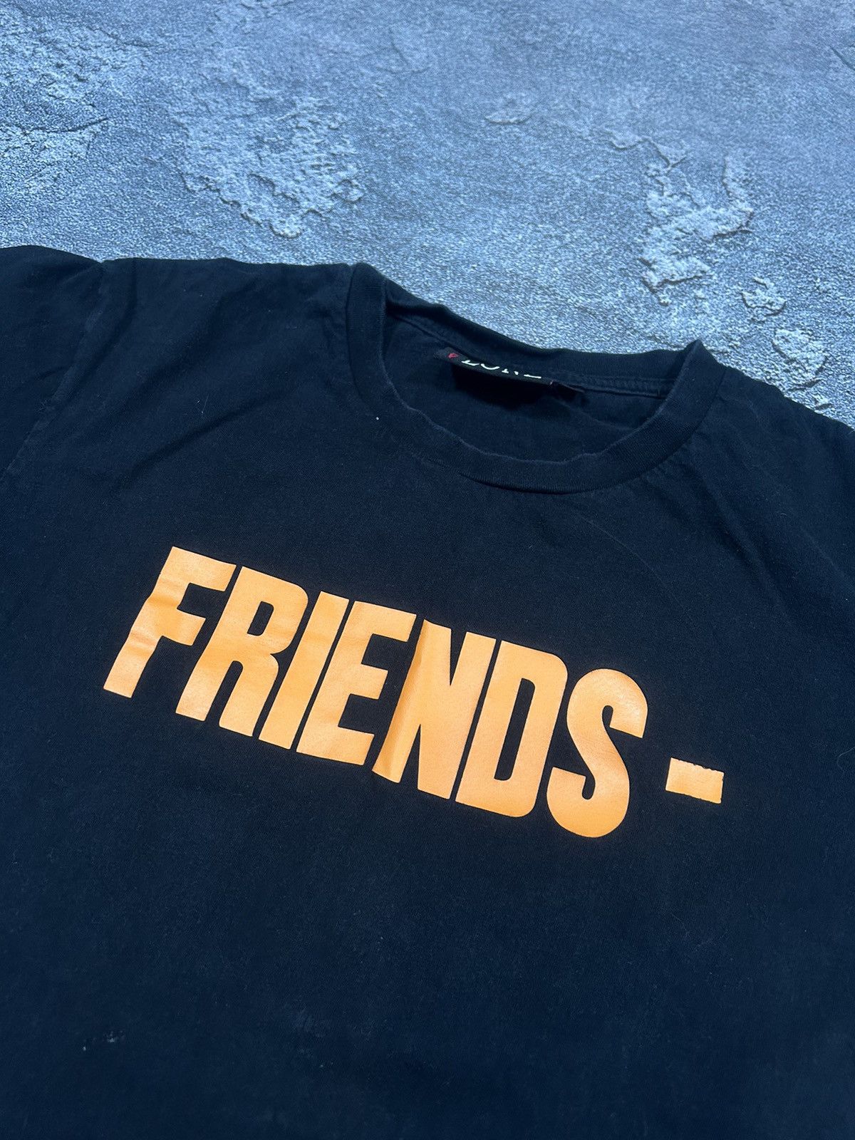 Japanese Brand 90s VLONE Y2K tee shirt Usa vintage rare FRIENDS Size US M / EU 48-50 / 2 - 2 Thumbnail