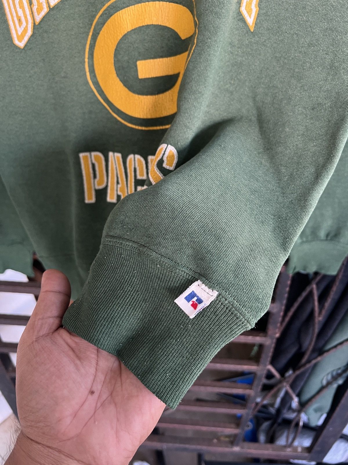 NFL vintage 90's russell athletic Green Bay Packers crewneck Size US M / EU 48-50 / 2 - 6 Thumbnail