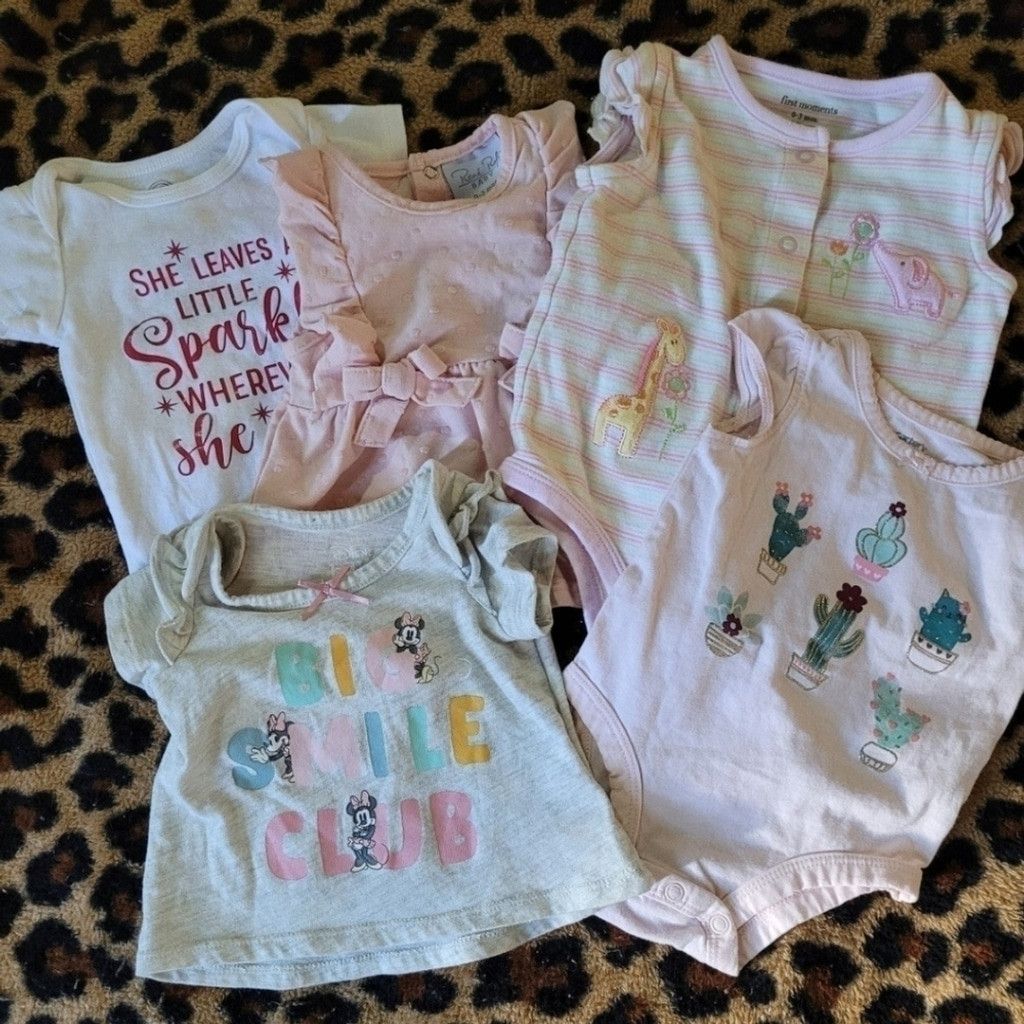 Other Baby girl clothes 0-3m onesies, Carter's guc Size XXS / US 00 / IT 34 - 1 Thumbnail