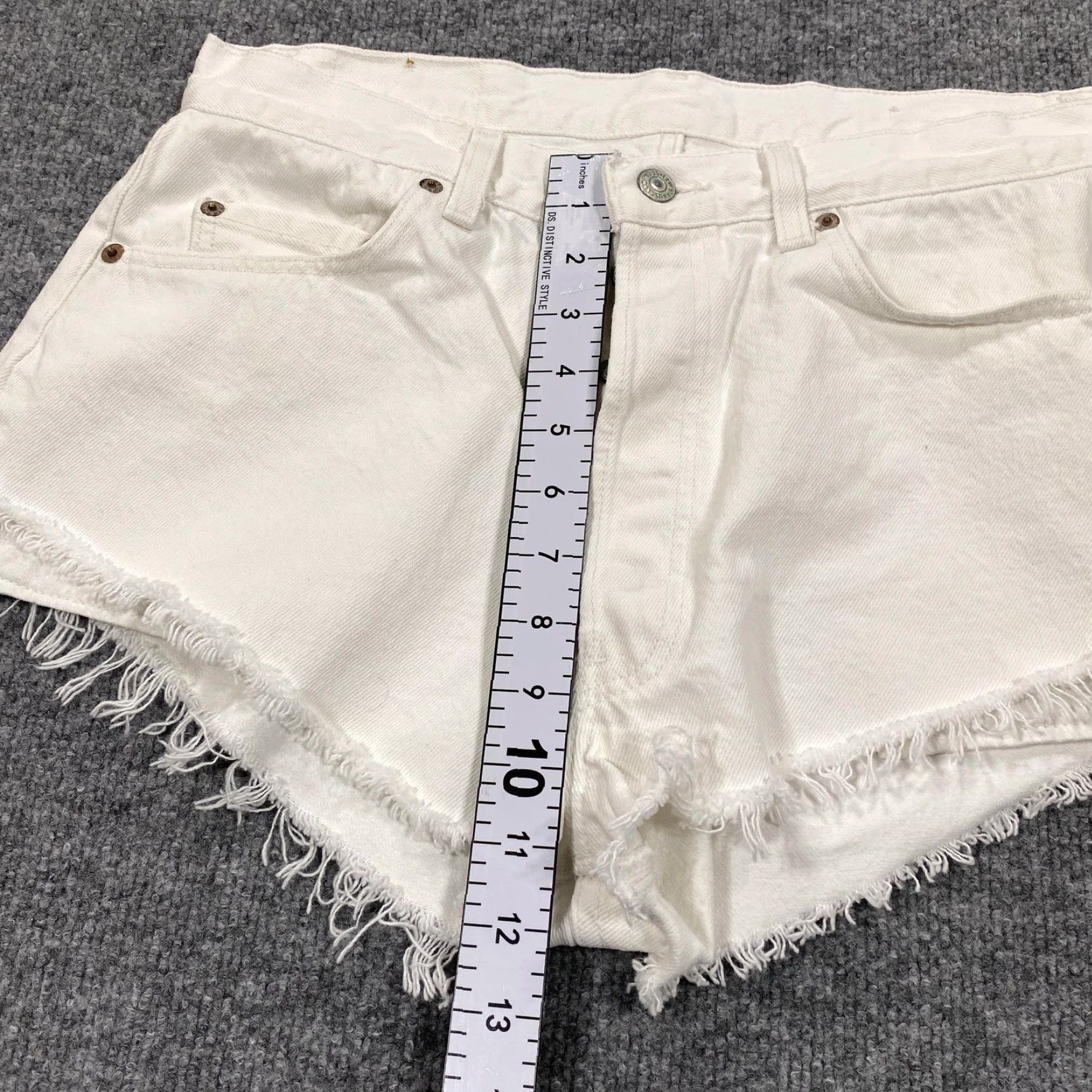 Levi's VINTAGE Levis 501 Cut-Off Shorts Womens 32 White Jorts Distressed Daisy Duke Booty Biker Size 24" / US 00 / IT 34 - 6 Thumbnail