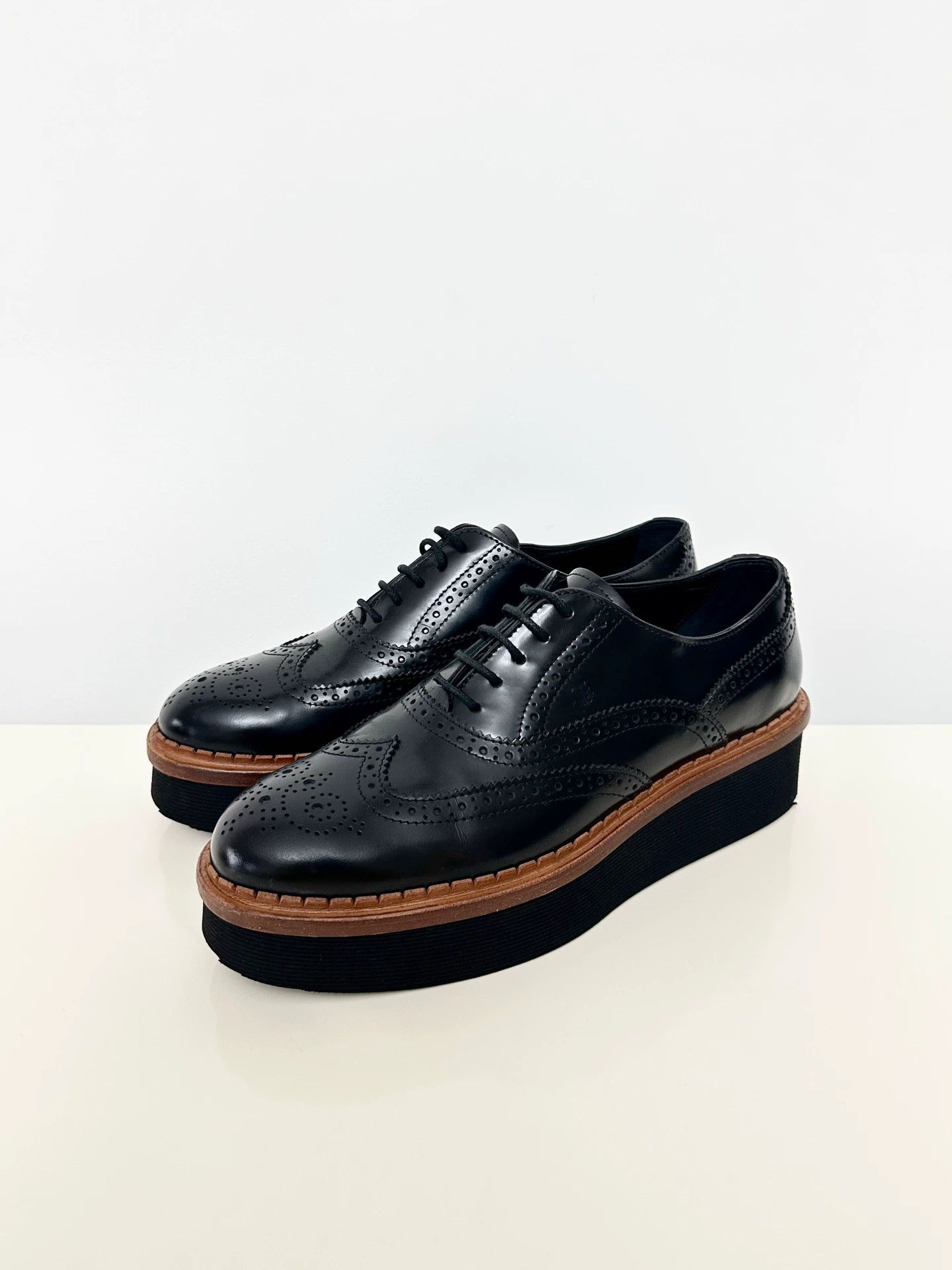 Tod's Tod's Women's Leather Brogue Loafer Black Size US 6 / IT 36 - 1 Thumbnail