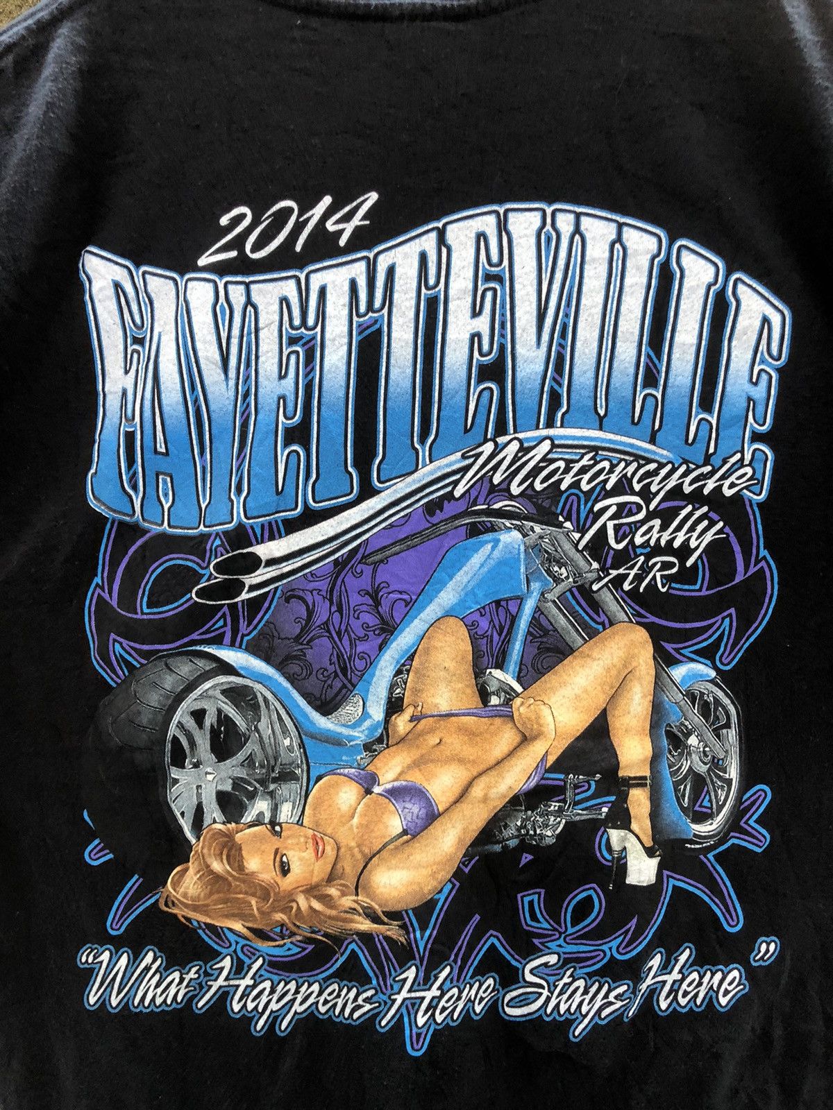 Harley Davidson × Vintage Vintage Y2K Fayetteville Motorcycle Rally Girl Backhit Tee Size US XL / EU 56 / 4 - 1 Thumbnail