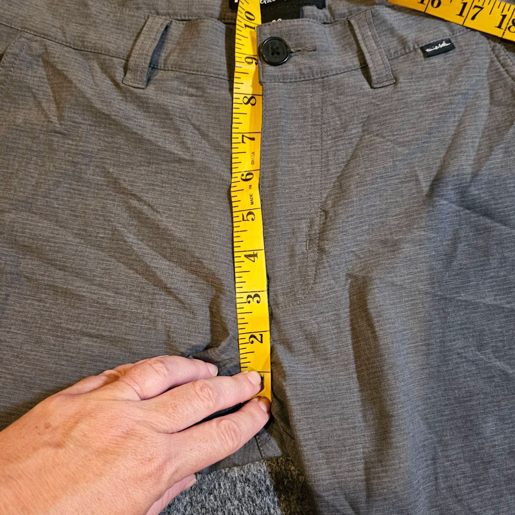 TravisMathew Travis Mathew Shorts Mens 30 Gray 10 Inch Golf Stretch Performance Casual Preppy Chino Pants/Shorts Mens Size US 30 / EU 46 - 7 Thumbnail