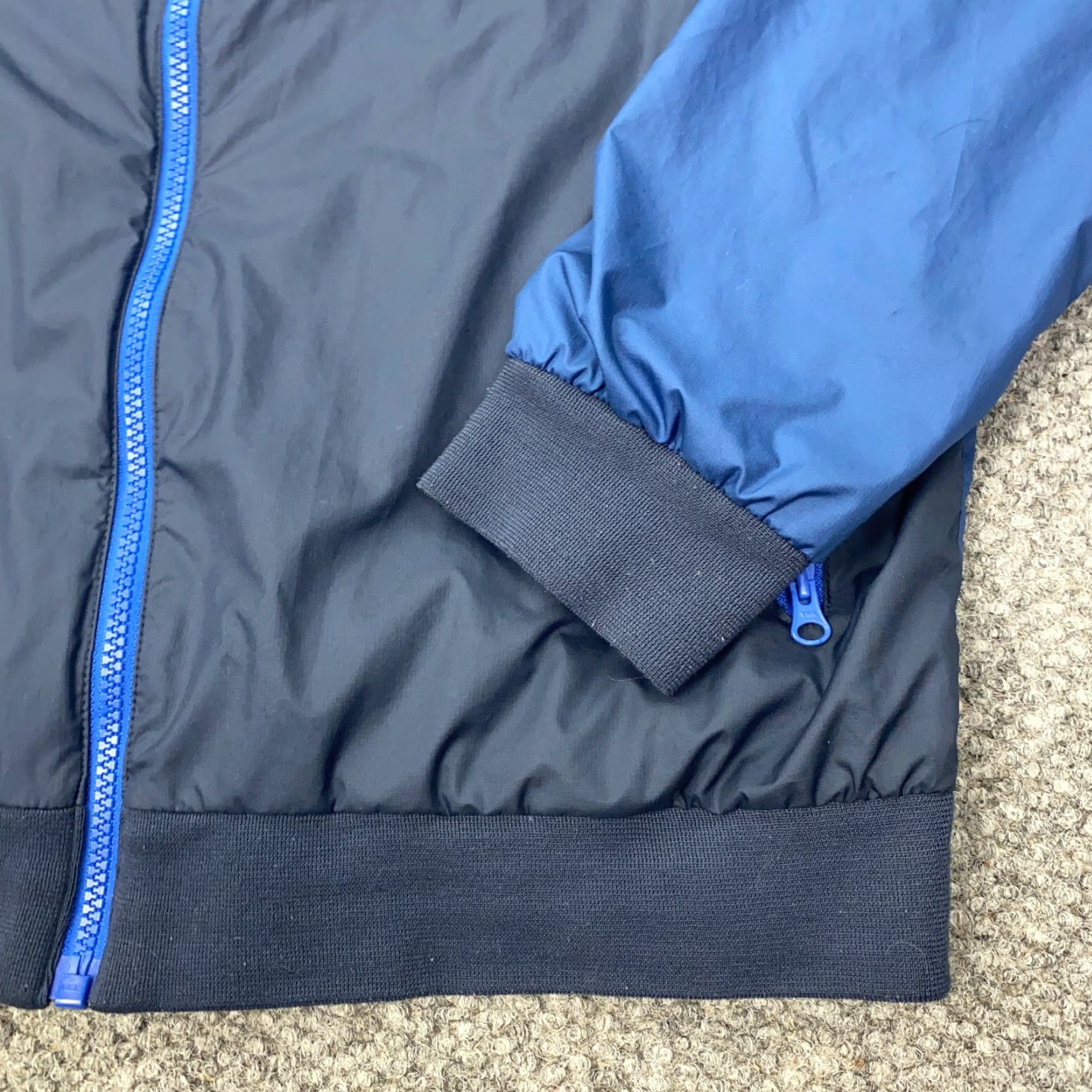 Nike VINTAGE Nike Sportswear Windrunner Jacket Mens M Blue Windbreaker Hooded Zip Pockets All Seasons Regular Fit Geometric 90s? Size US M / EU 48-50 / 2 - 3 Thumbnail