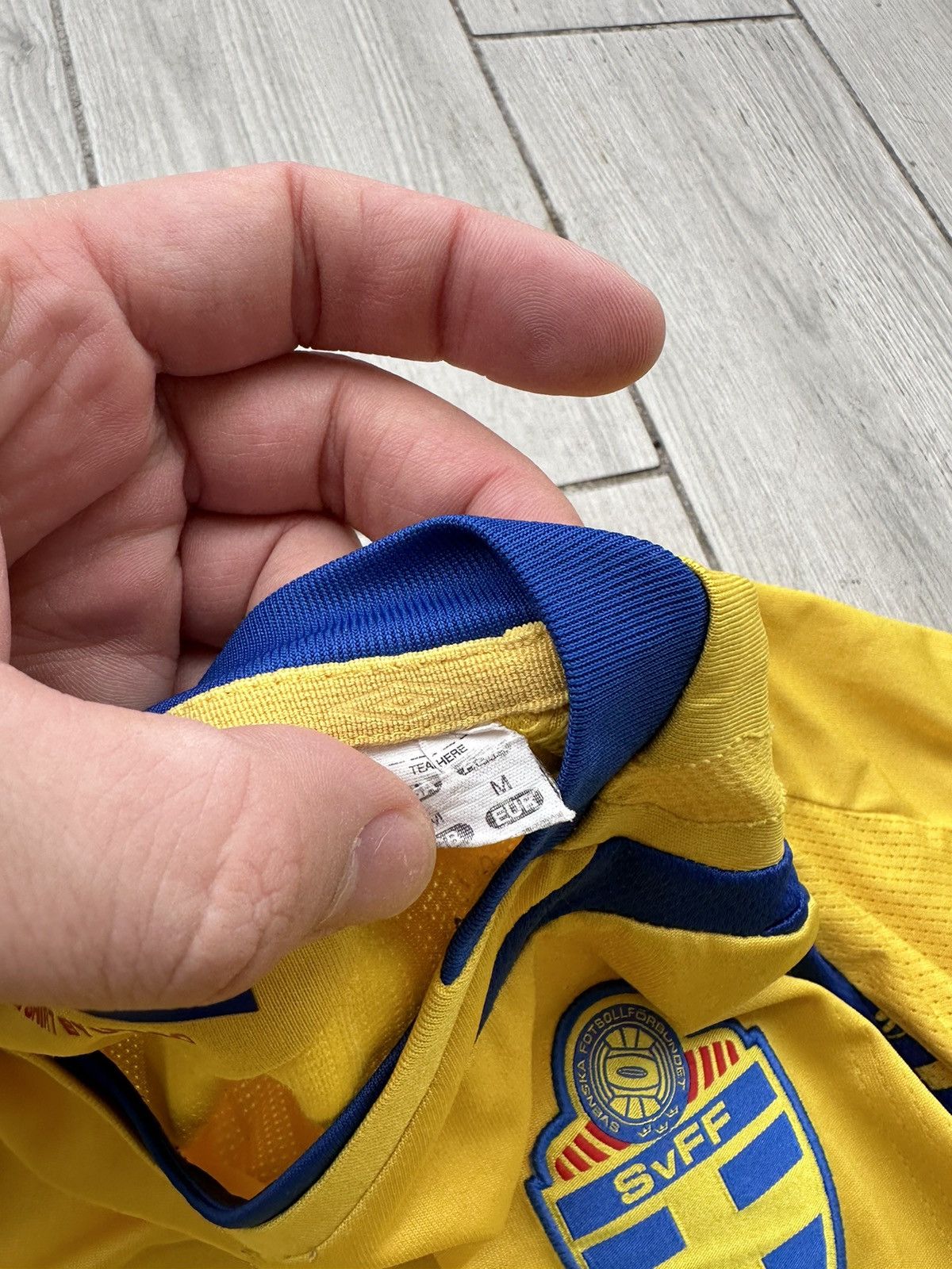Umbro SWEDEN SVERIGE 2009 SIZE M UMBRO FOOTBALL SHIRT Size US M / EU 48-50 / 2 - 5 Thumbnail