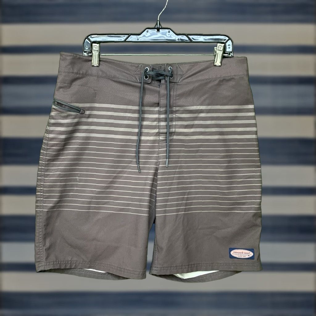 Vineyard Vines Vineyard Vines Performance Shorts Mens L Green AOP Striped Swim Casual Chino Breathable Pockets 9in Inseam Regular Front Button Zipper Logo Belt Loops Size US 33 - 1 Thumbnail