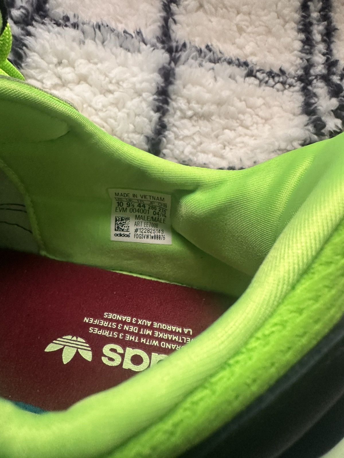 Adidas Adidas Ozweego Neon Green Size US 10 / EU 43 - 4 Thumbnail