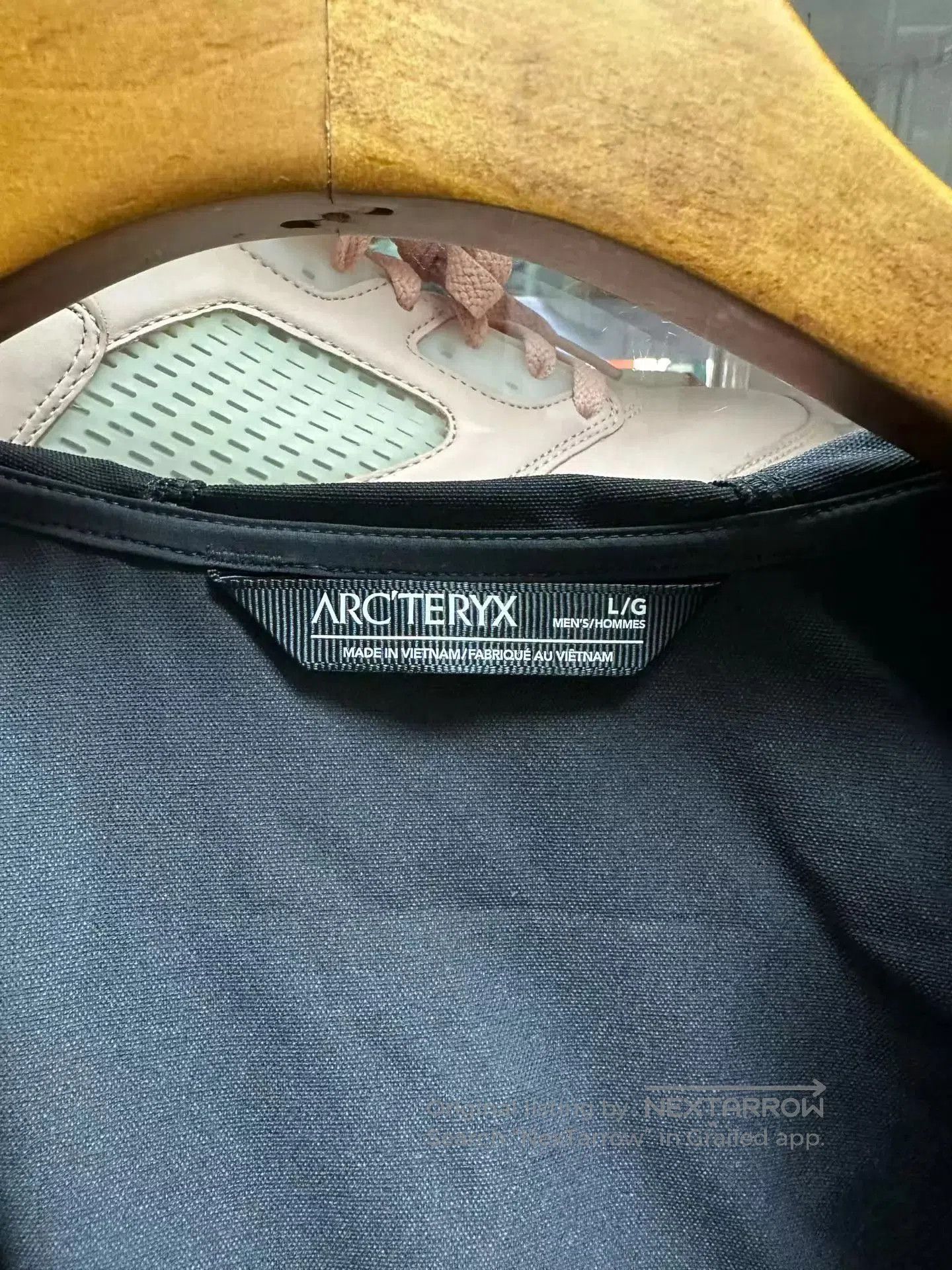 Arc'teryx Black Lightweight Hooded Jacket Size L. Size US L / EU 52-54 / 3 - 5 Thumbnail