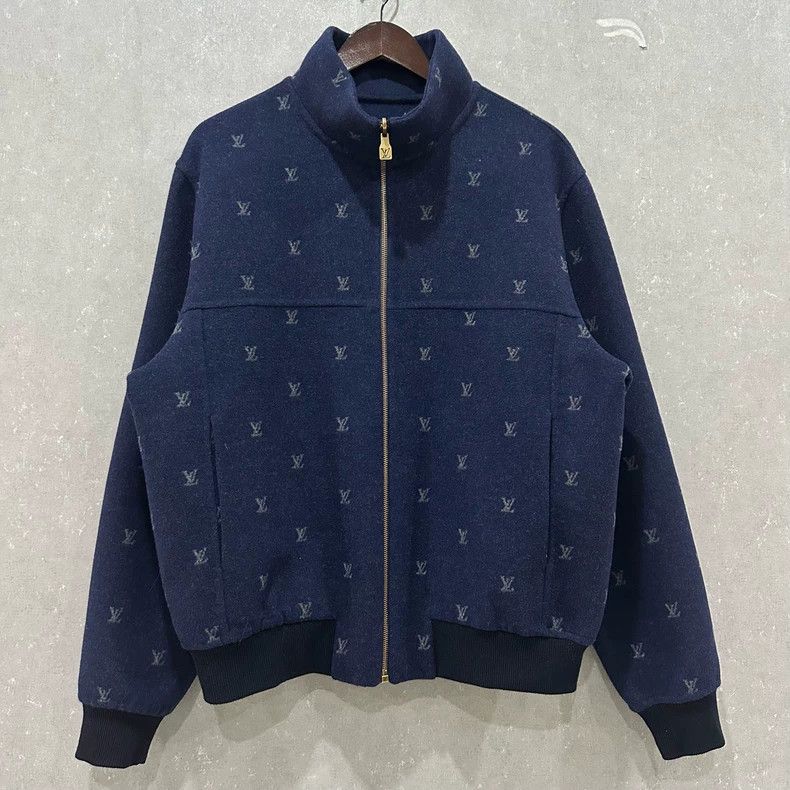 Louis Vuitton Louis Vuitton Dark Blue Full Logo Wool Reversible Jacket Size US L / EU 52-54 / 3 - 1 Thumbnail