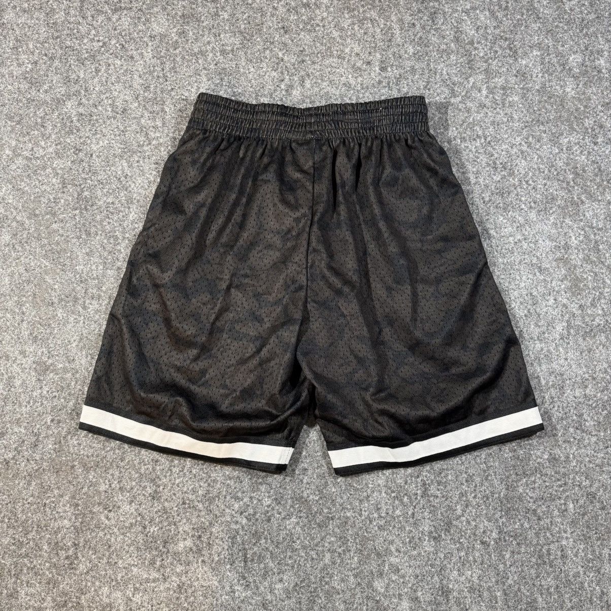Bape × Mitchell & Ness BAPE x Mitchell & Ness New Jersey Nets Shorts black Size US 32 / EU 48 - 2 Thumbnail