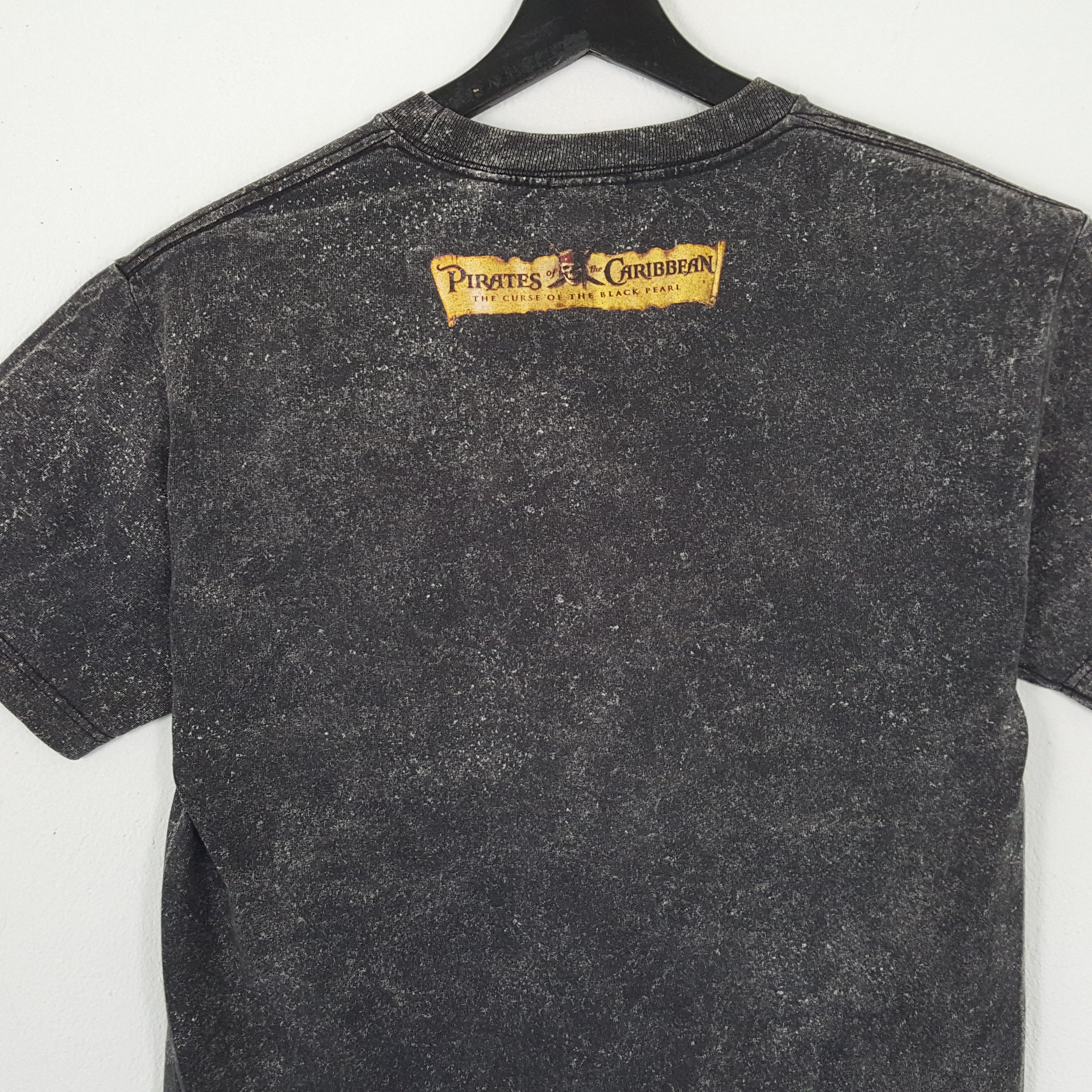 Disney × Vintage Pirates Of The Caribbean Movie Skulls Design DISNEY Tshirt Size US M / EU 48-50 / 2 - 4 Thumbnail