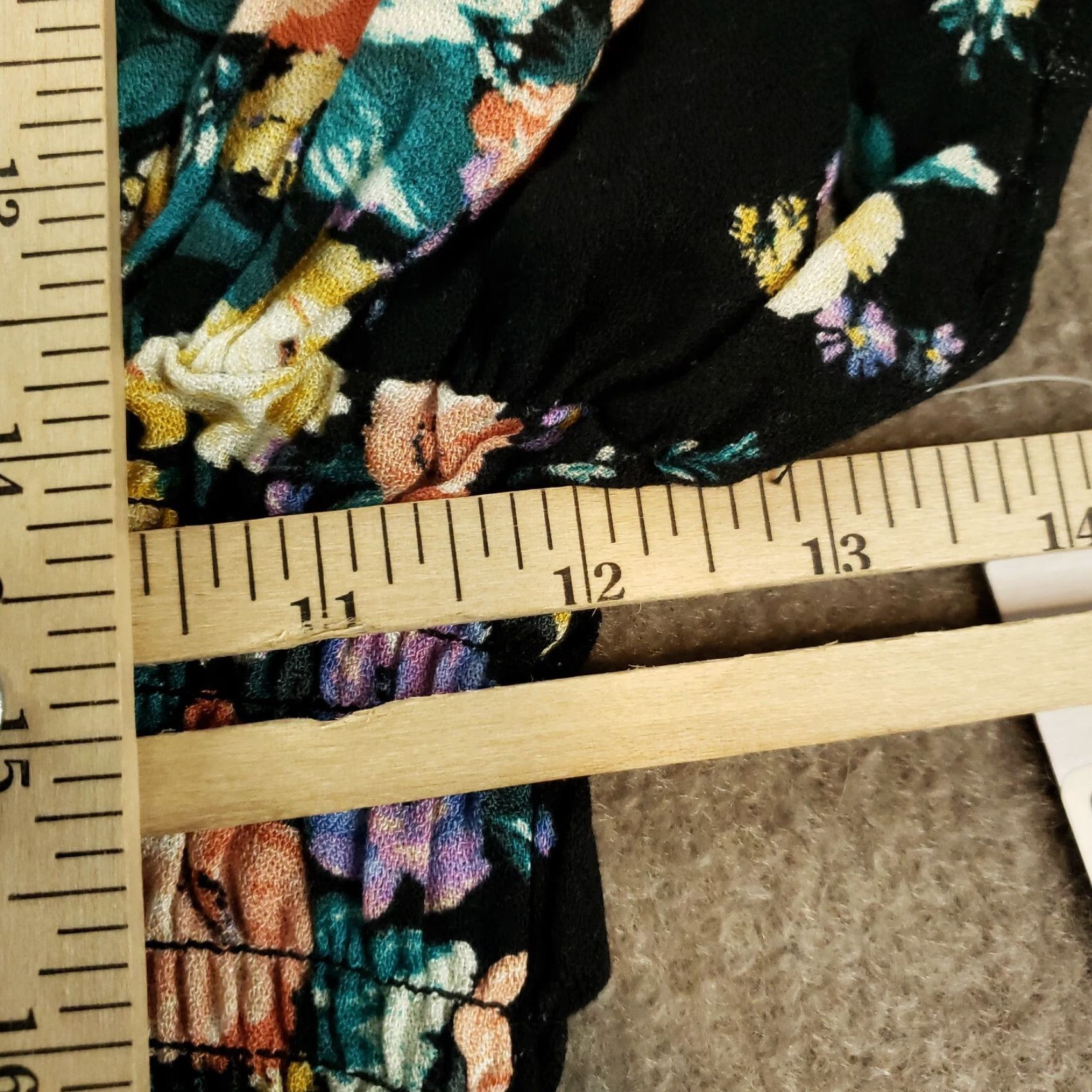 O'Neill VINTAGE O'Neill Top Womens Small Black Floral Sleeveless V-Neck Ruffles Smocked Nec Size S / US 4 / IT 40 - 4 Thumbnail