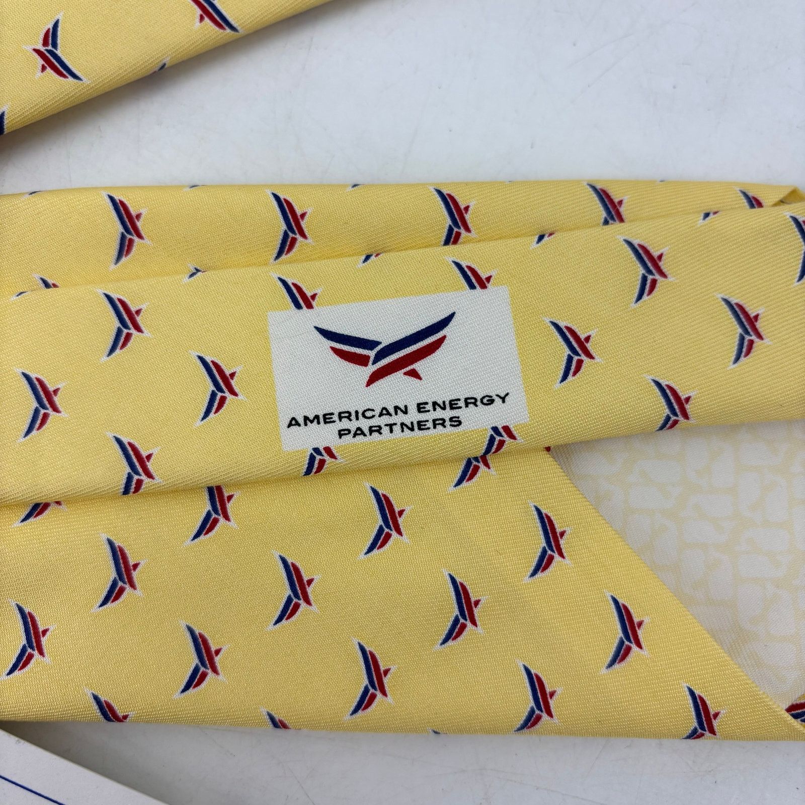 Vineyard Vines Vineyard Vines Mens Neck Tie American Energy Yellow Silk USA Size ONE SIZE - 10 Thumbnail