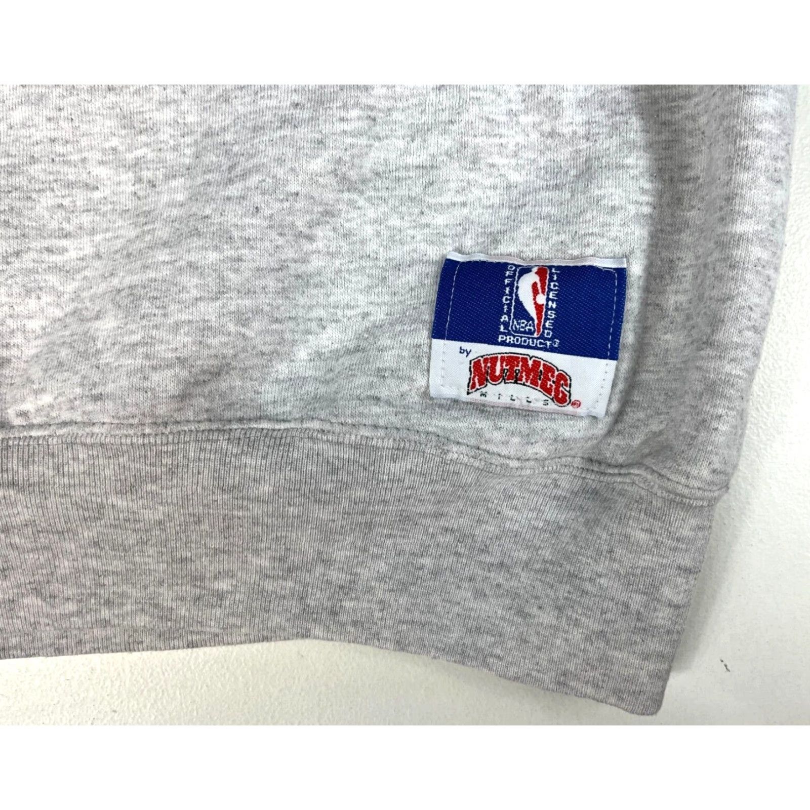 Vintage VINTAGE Nutmeg Mills Chicago Bulls Crewneck Sweatshirt Mens XL Gray Graphic Print 90s NBA Made in USA Decade Theme 90s Sports Size US XL / EU 56 / 4 - 4 Thumbnail