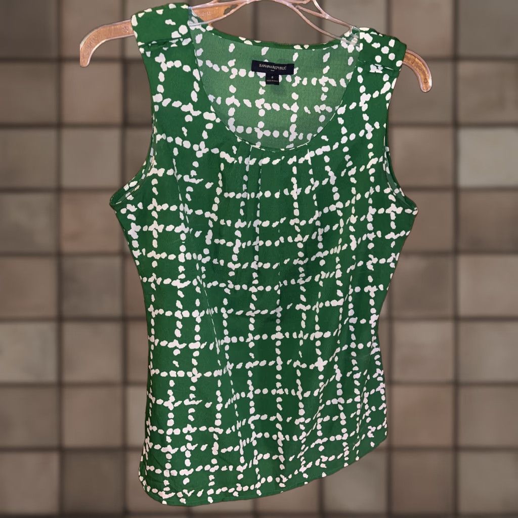 Banana Republic Banana Republic Womens Green W/ White Dots Sleeveless Pleated Blouse Size Small Size S / US 4 / IT 40 - 1 Thumbnail