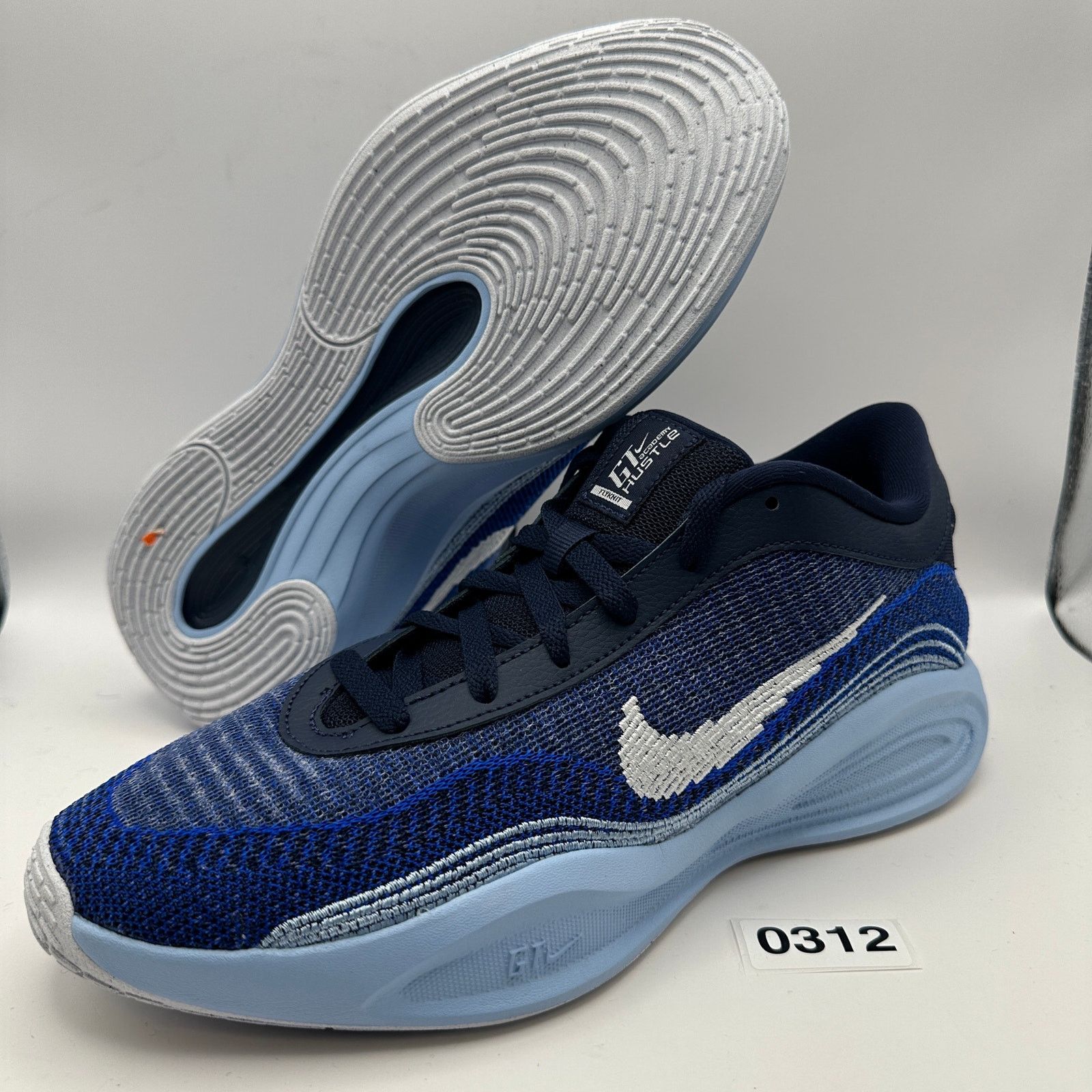 Nike NIKE Men's 10.5 G.T. Hustle Academy Basketball Shoes FJ7791 Size US 10.5 / EU 43-44 - 1 Thumbnail