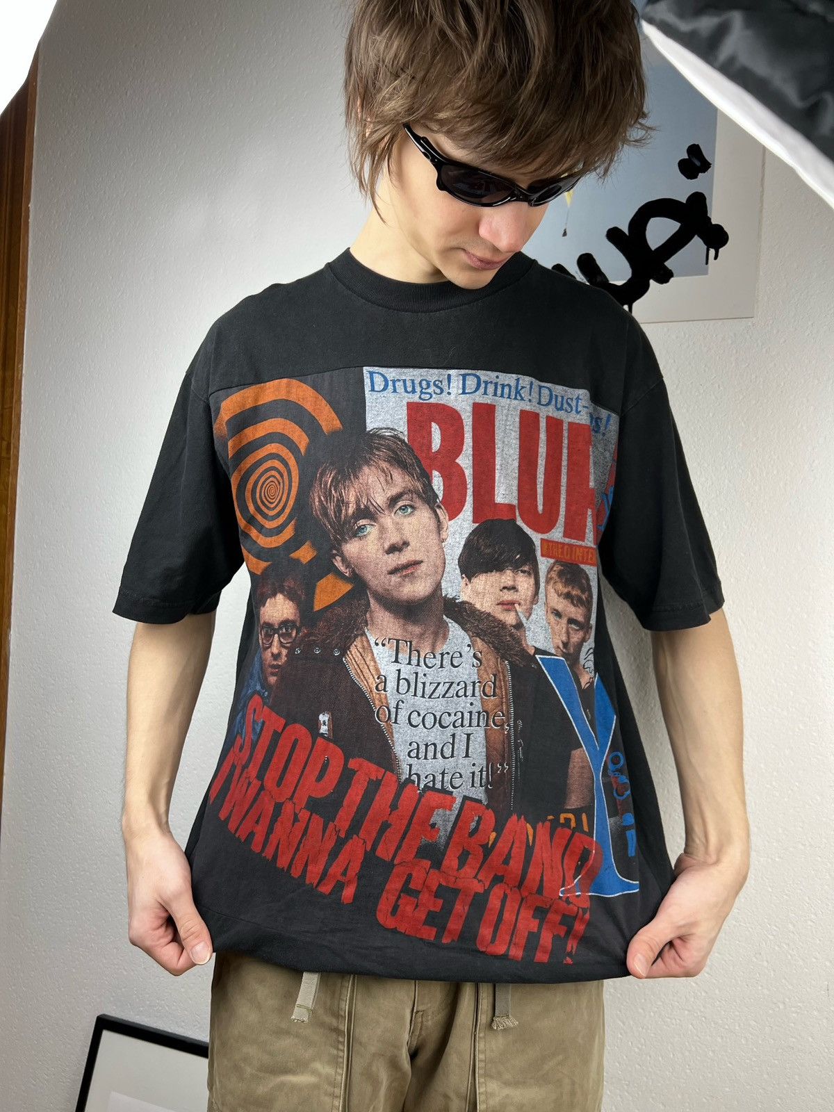 Band Tees Vintage 90s Blur Band T-shirt drugs drink Size US L / EU 52-54 / 3 - 12 Thumbnail